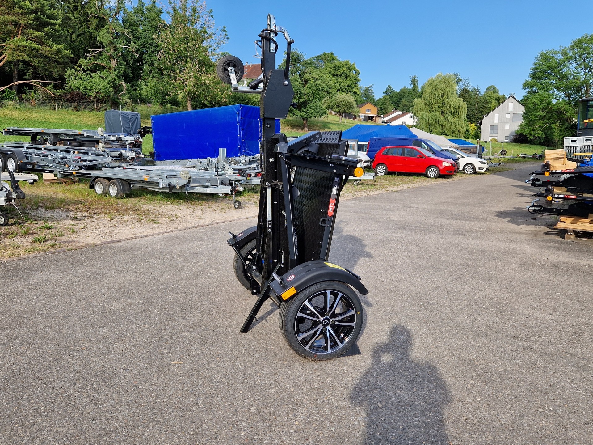 LORRIES MT1 750kg Black Edition 15 Zoll Aluräder Motorradanhänger absenkbar Modelljahr 2026-image-12