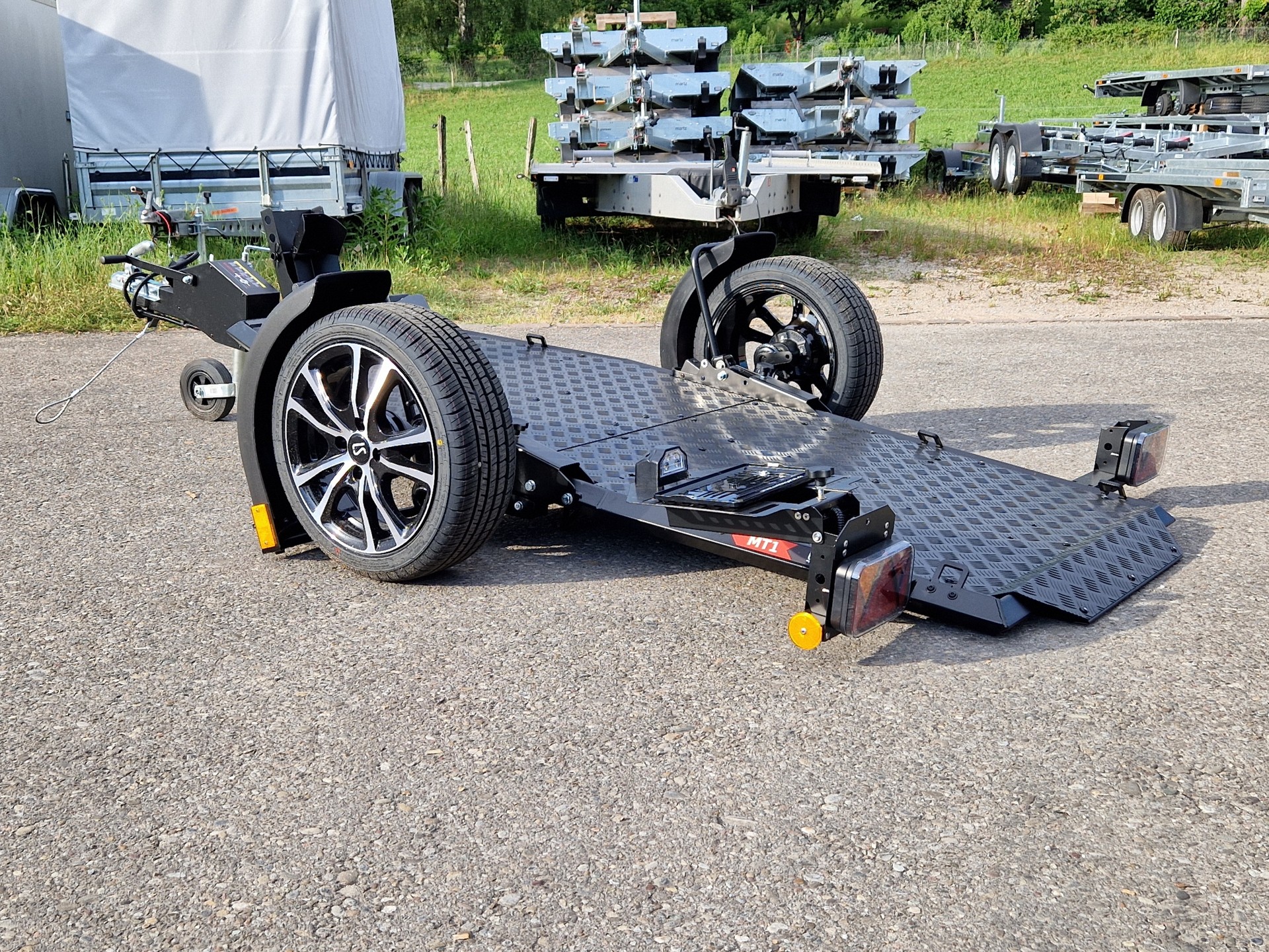 LORRIES MT1 750kg Black Edition 15 Zoll Aluräder Motorradanhänger absenkbar Modelljahr 2026-image-10