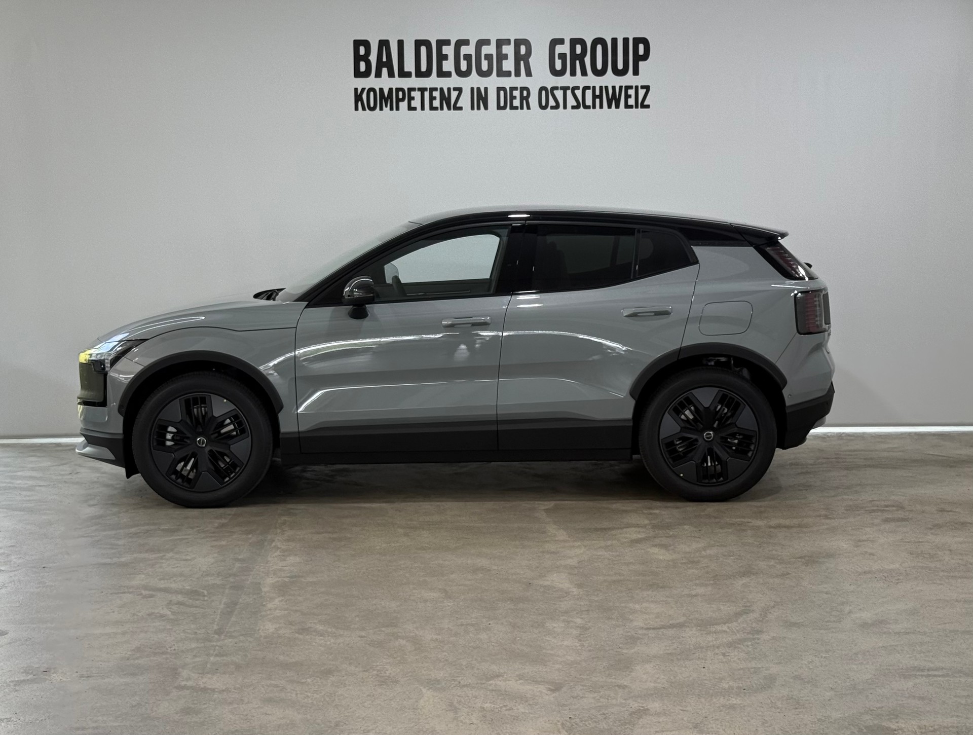 VOLVO EX 30 CC E60 Twin Performance A-showroom-element-1