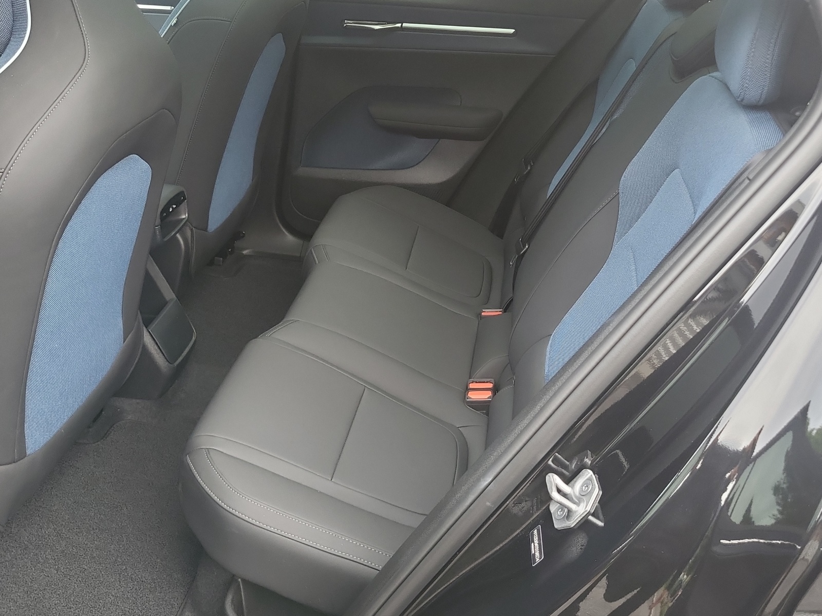 VOLVO EX 30 E60 Twin Ultra Performance AWD-image-13