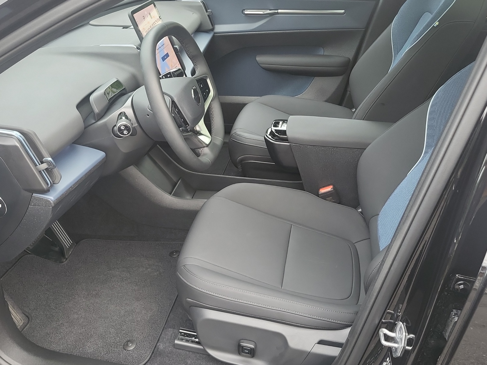 VOLVO EX 30 E60 Twin Ultra Performance AWD-image-12