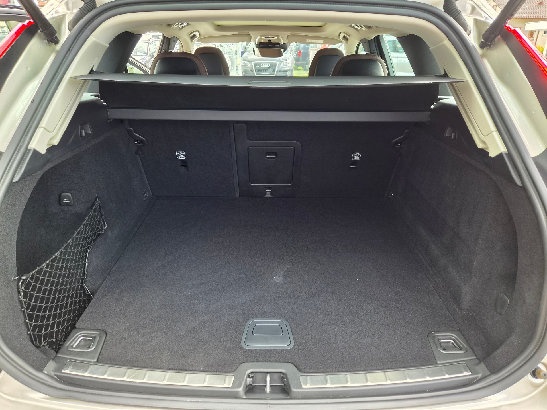 VOLVO XC60 D5 AWD Inscription Geartronic-image-11
