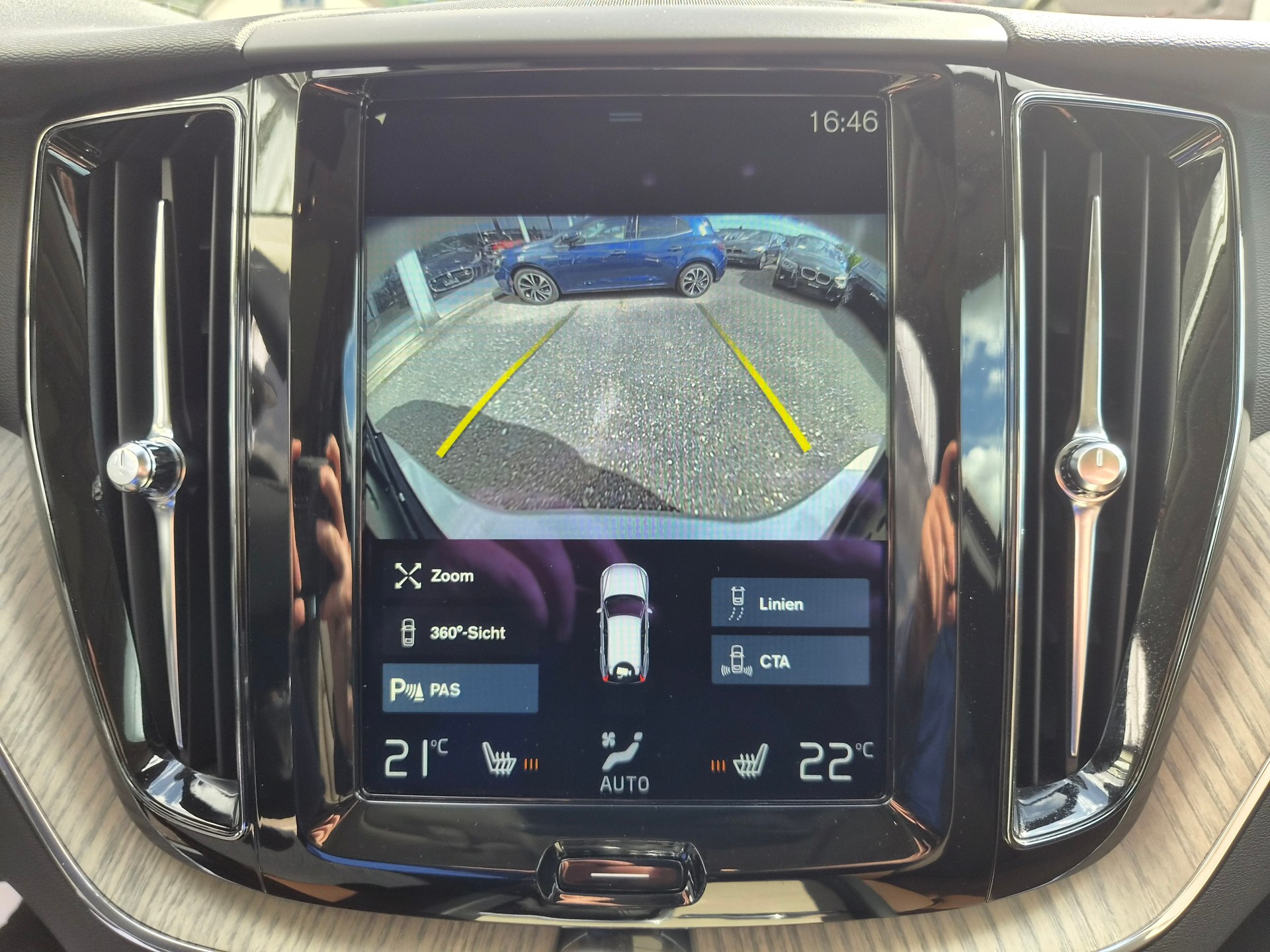 VOLVO XC60 D5 AWD Inscription Geartronic-image-18