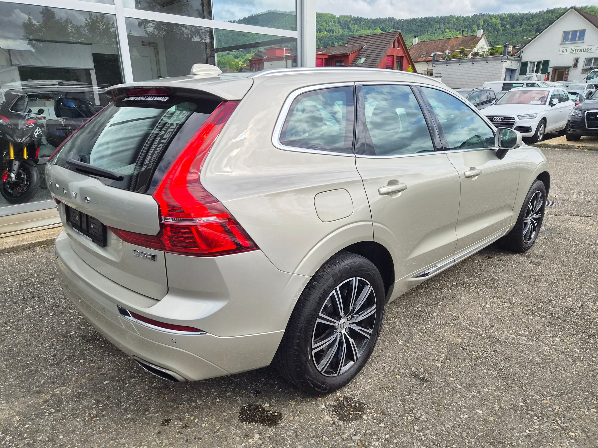 VOLVO XC60 D5 AWD Inscription Geartronic-image-5