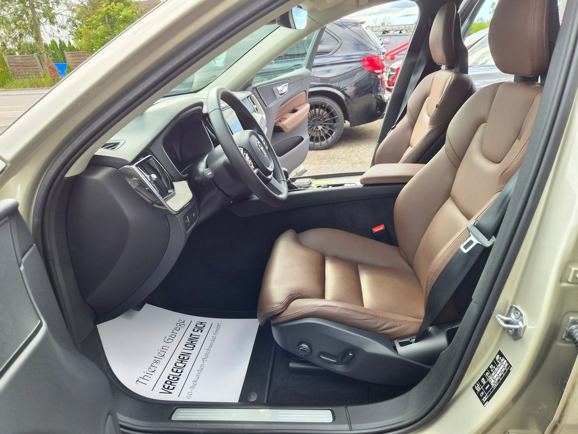 VOLVO XC60 D5 AWD Inscription Geartronic-image-7