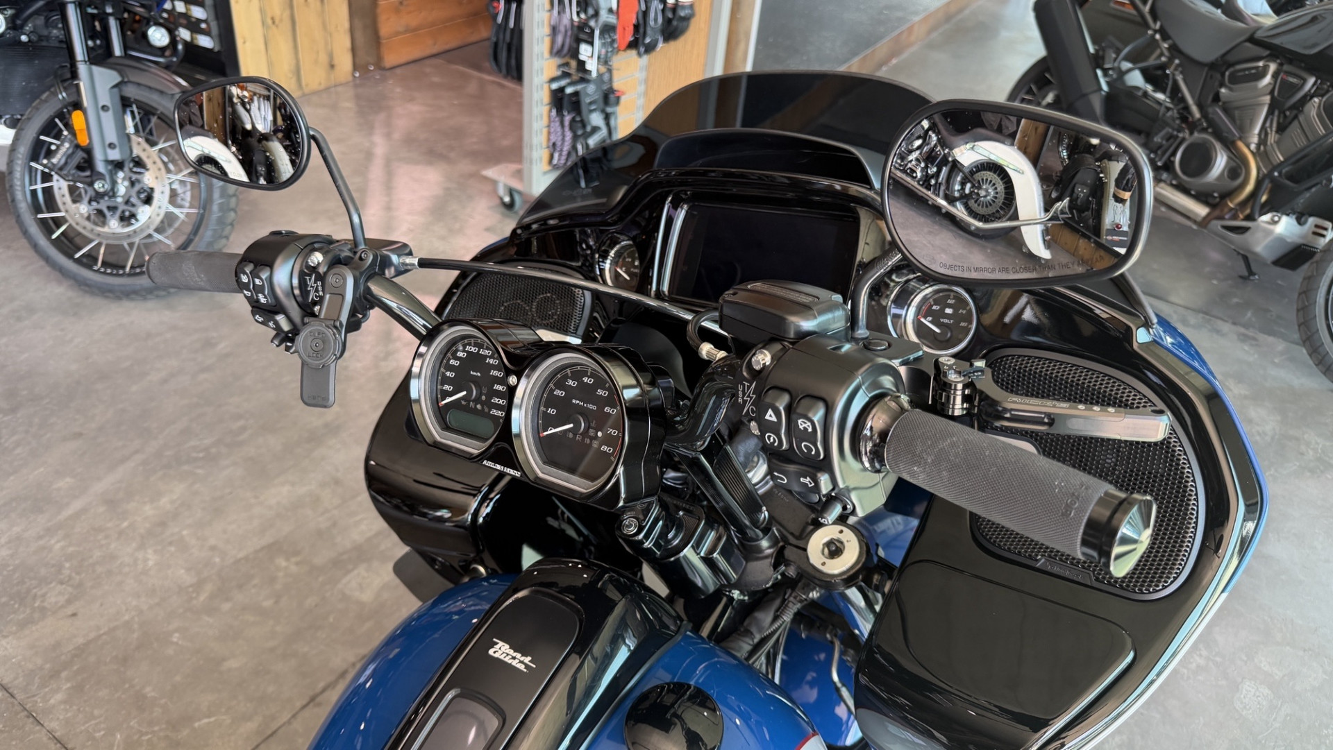 HARLEY-DAVIDSON FLTRXS 1868 Road Glide Special 114-showroom-element-2