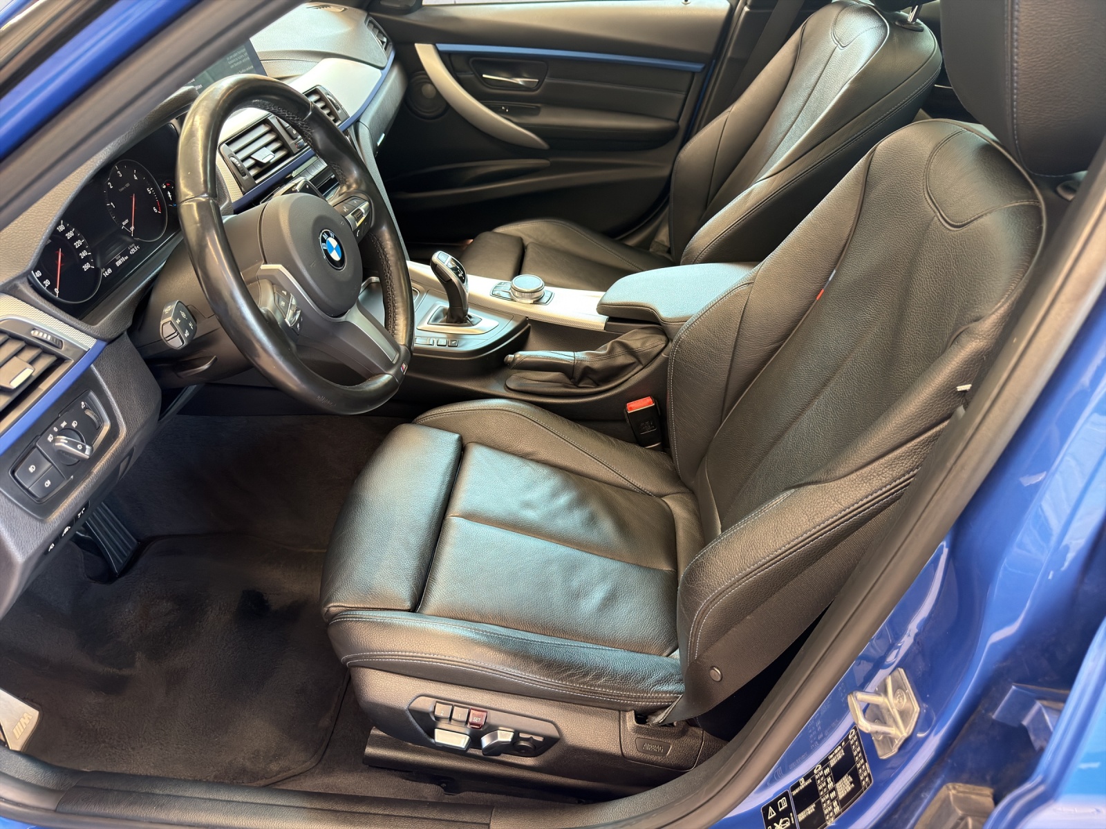 BMW 330d xDrive Touring M Sport-image-9