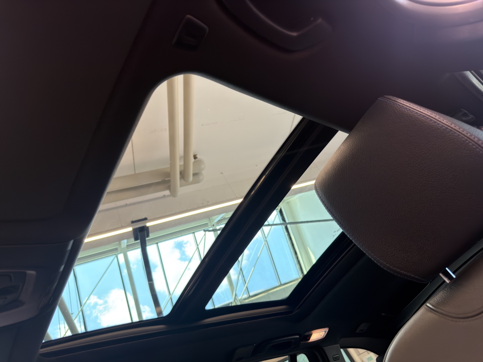 BMW 330d xDrive Touring M Sport-image-18