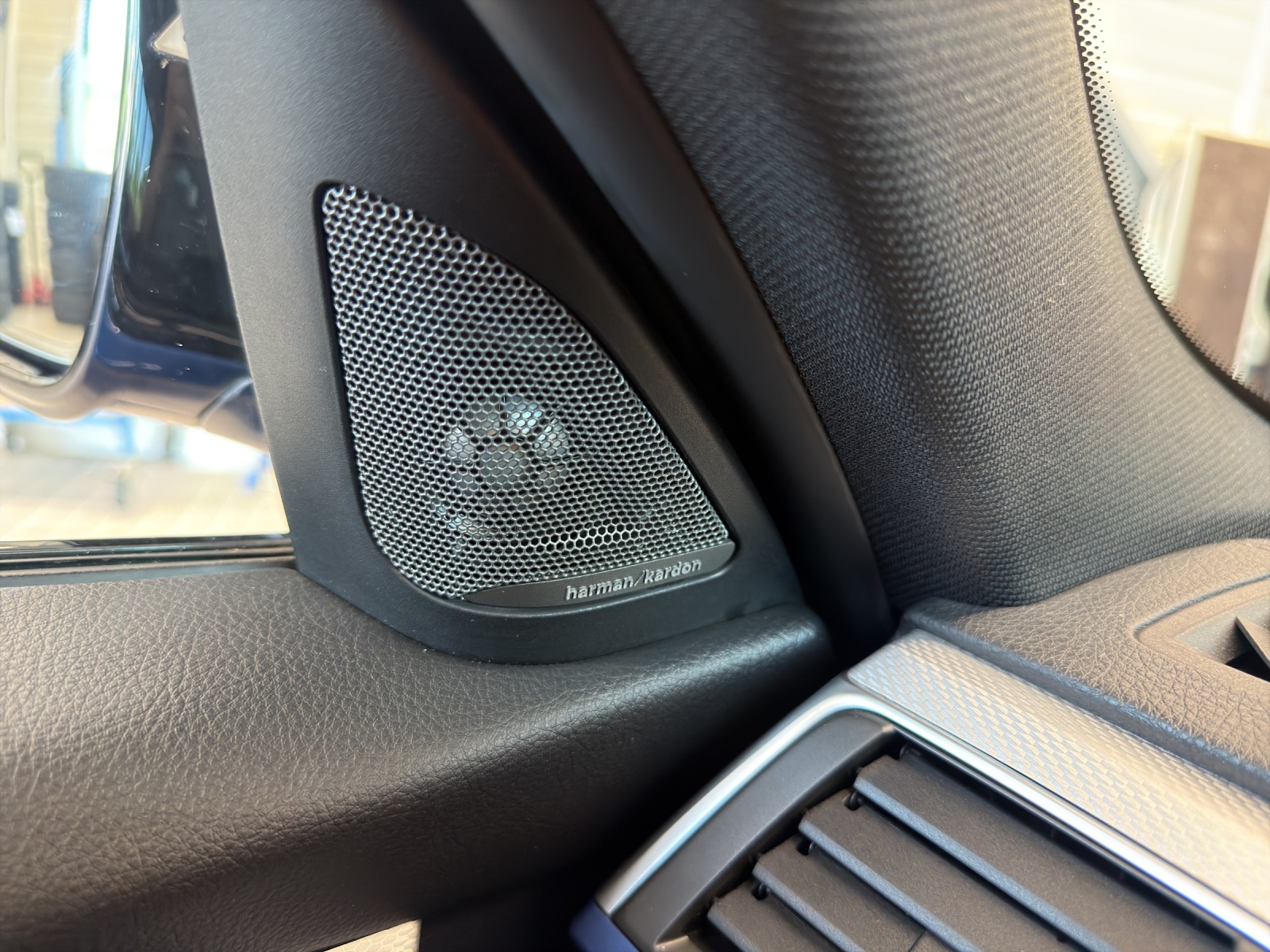 BMW 330d xDrive Touring M Sport-image-15