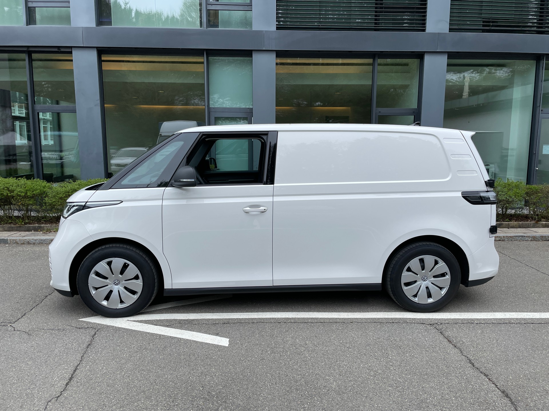 VW ID. Buzz Cargo-showroom-element-1