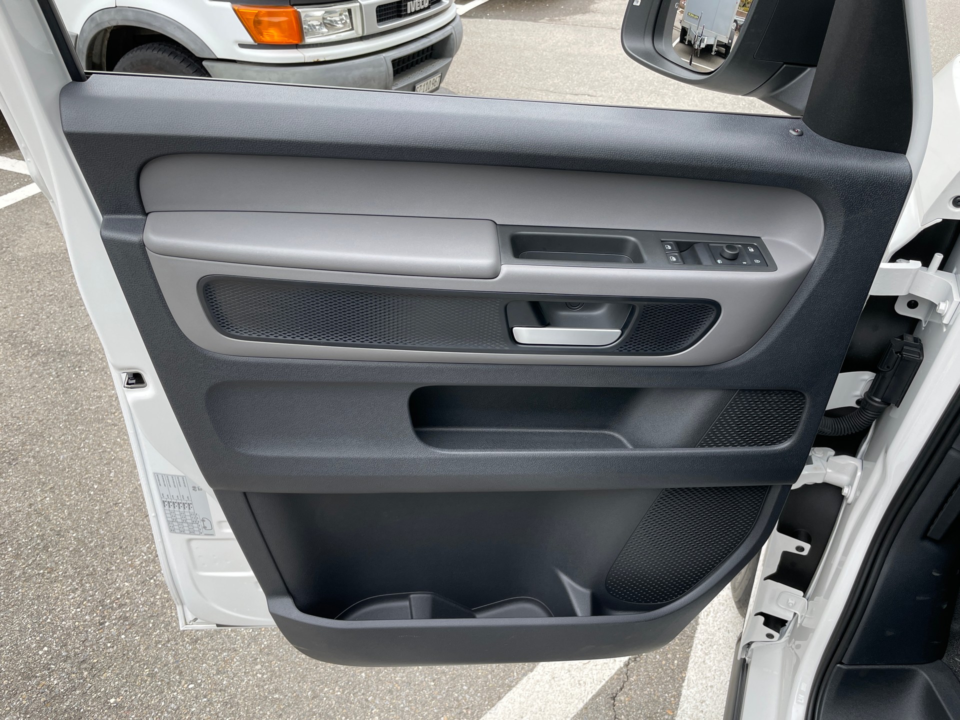 VW ID. Buzz Cargo-image-10