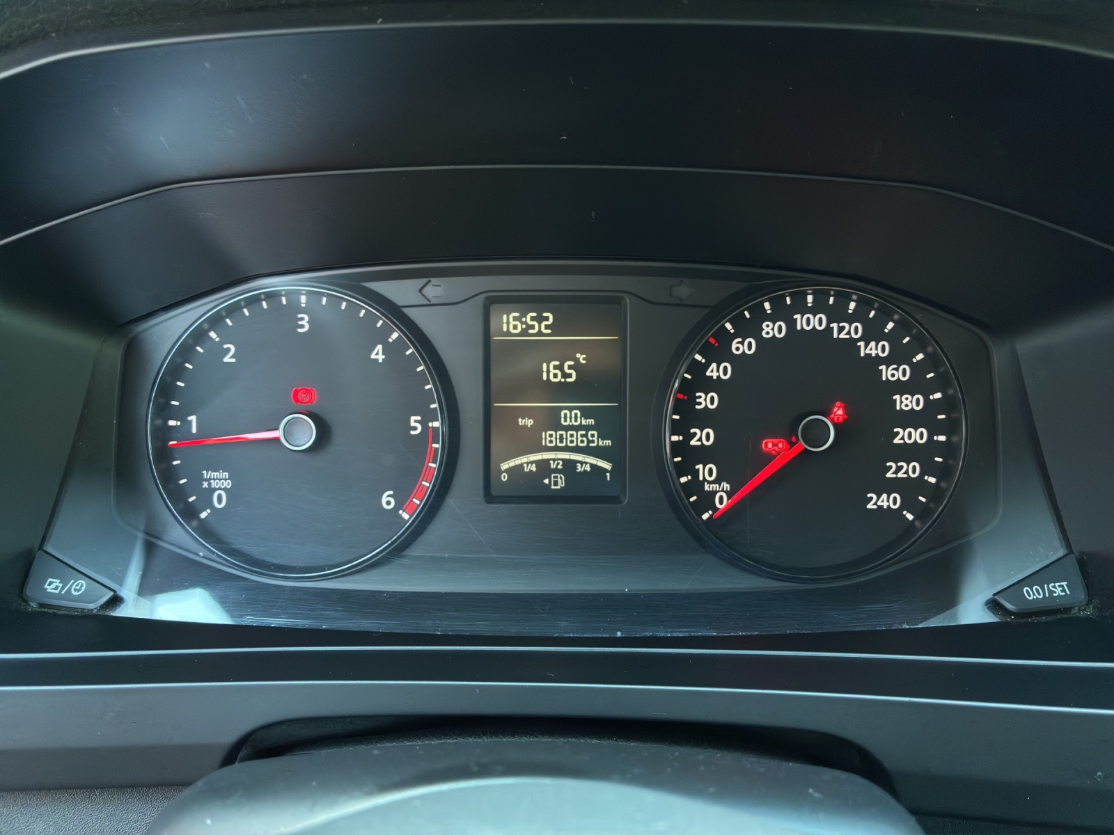 VW T6 2.0 TDI Entry-image-5