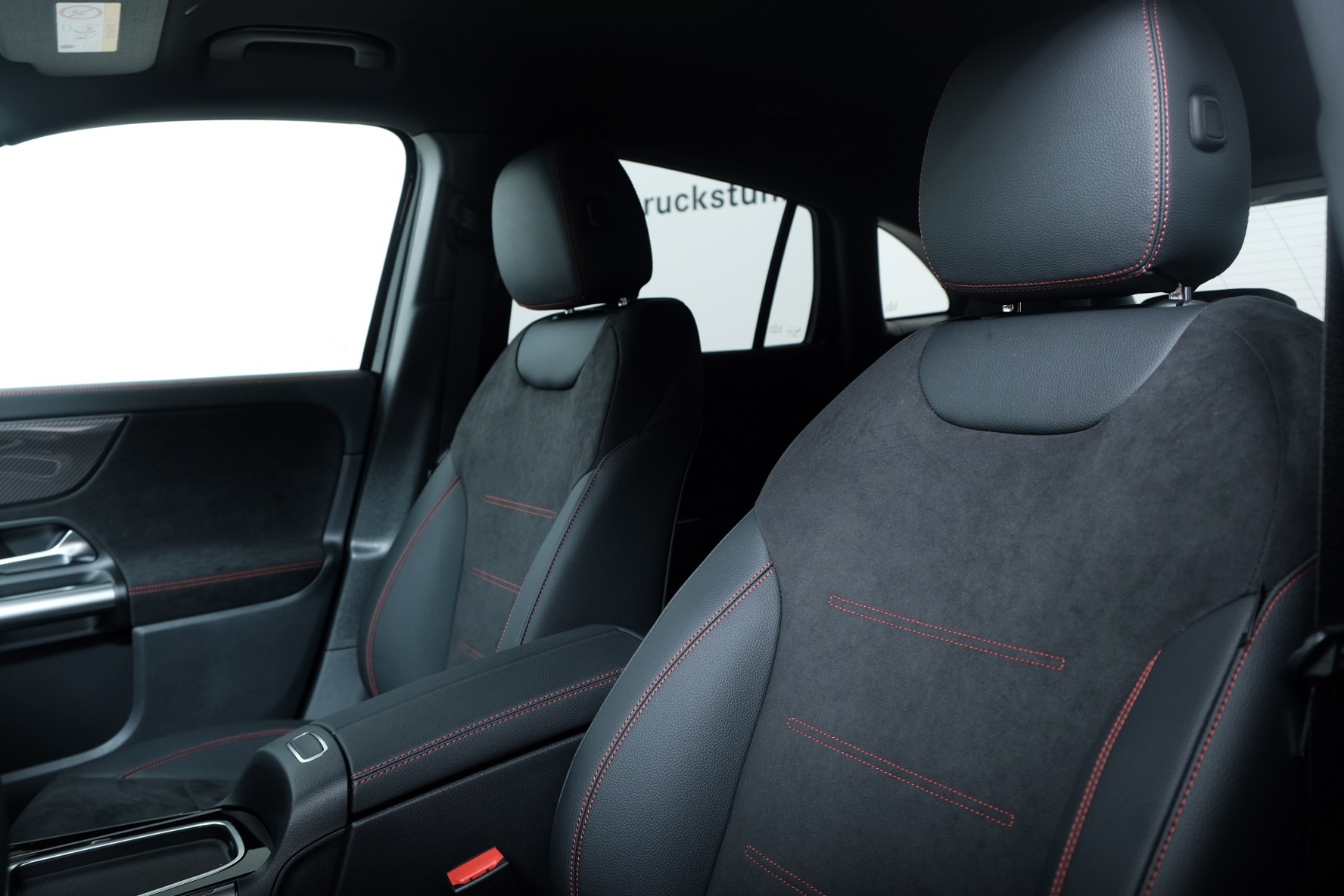 MERCEDES-BENZ GLA 200 Night Star 7G-DCT-image-10