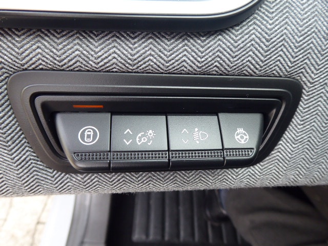 RENAULT Clio 1.0 Techno X-Tronic-image-11