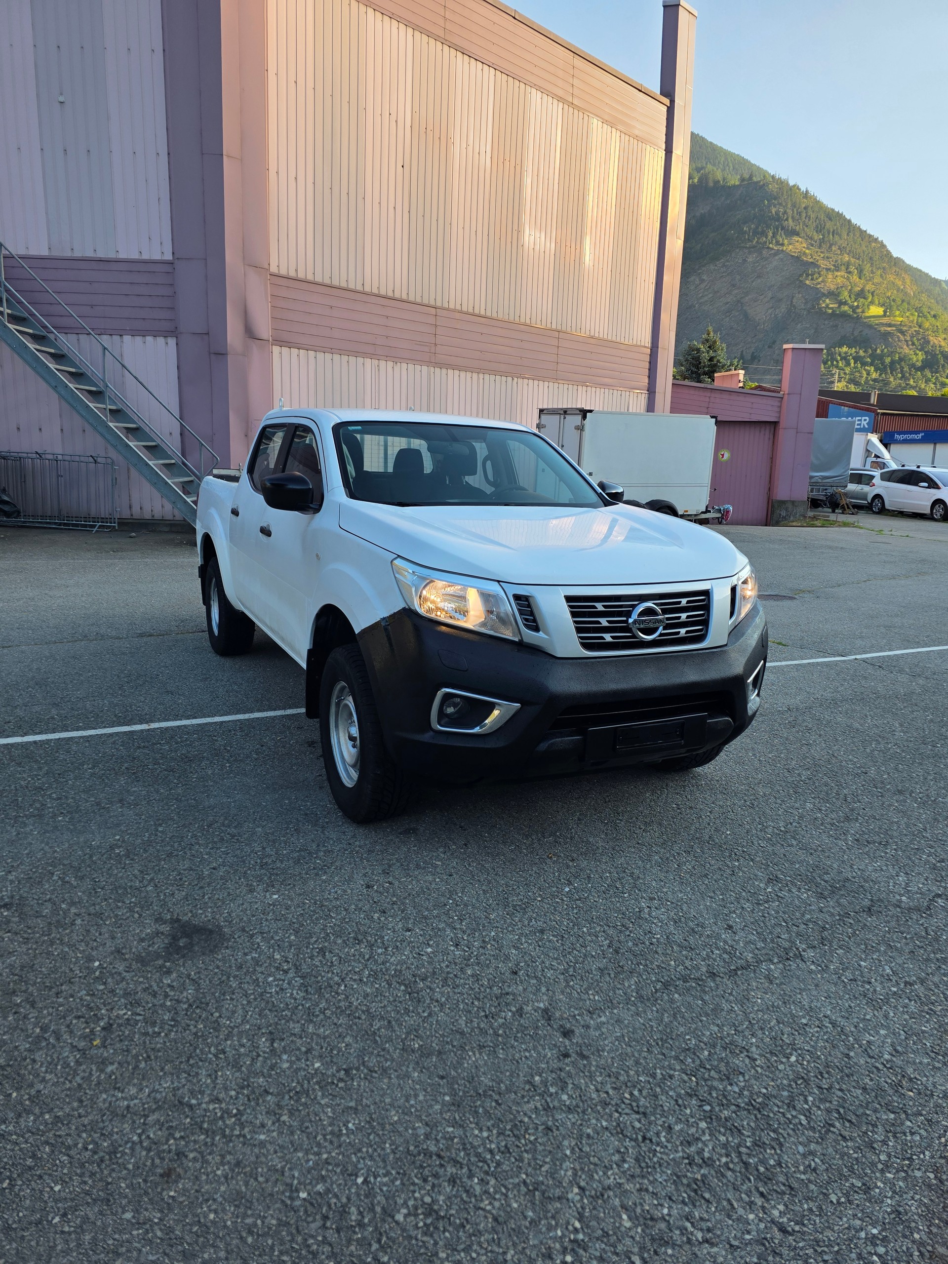 NISSAN Navara Double Cab Acenta 2.3 dCi 4WD-image-2