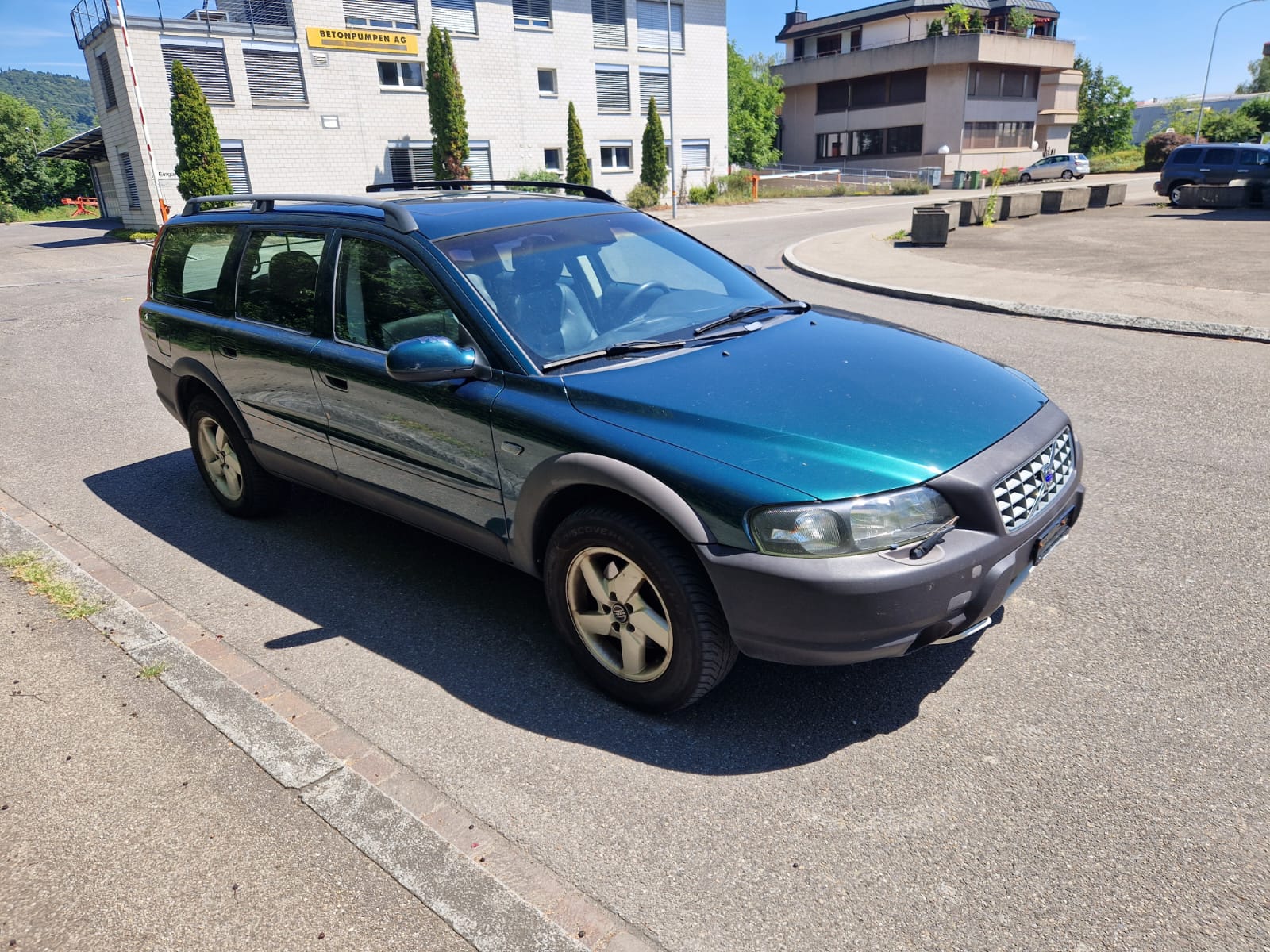 VOLVO V70 2.4T XC AWD-image-1