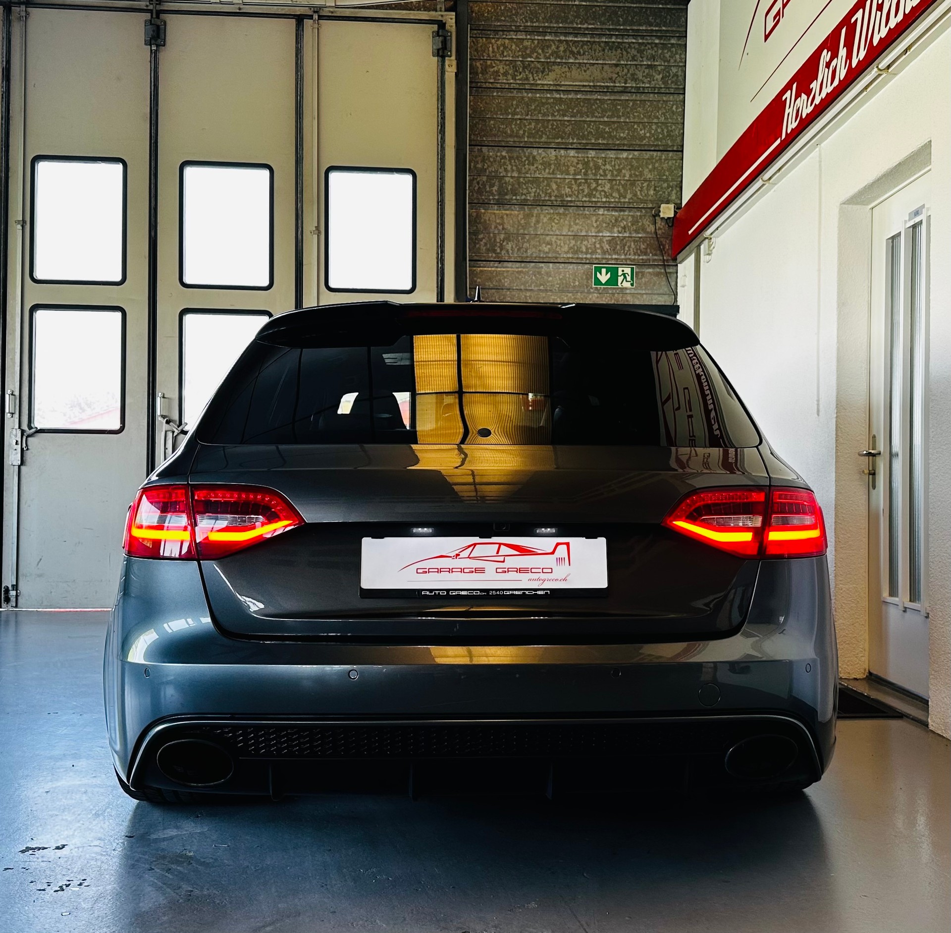AUDI RS4 Avant 4.2 FSI V8 quattro S-tronic "FRISCH AB MFK"-image-6