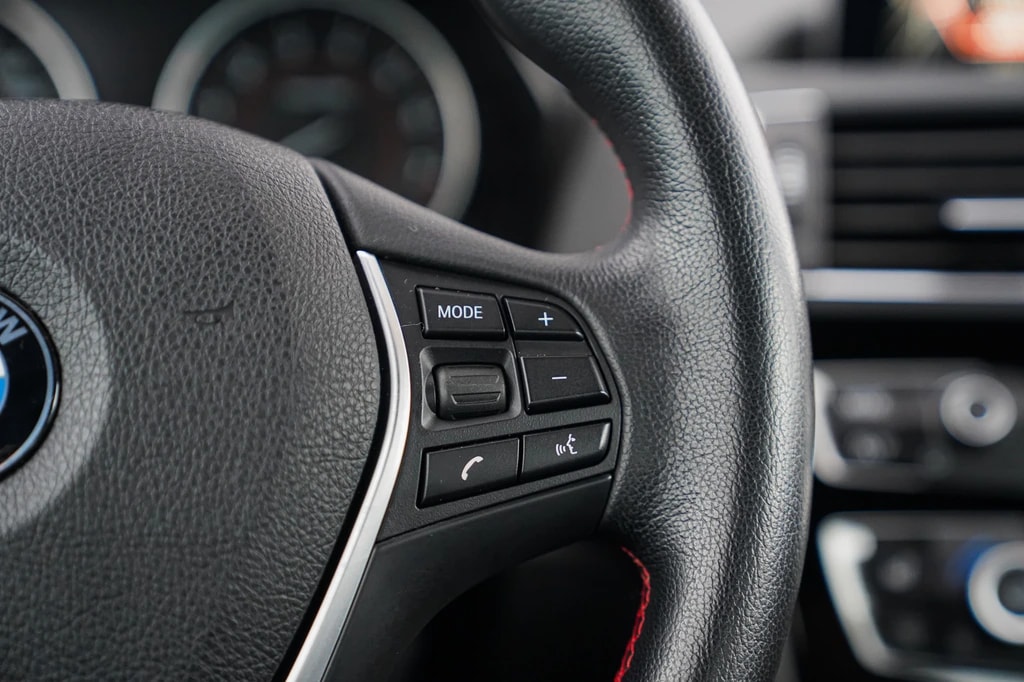 BMW 220i Sport Line Steptronic-image-18