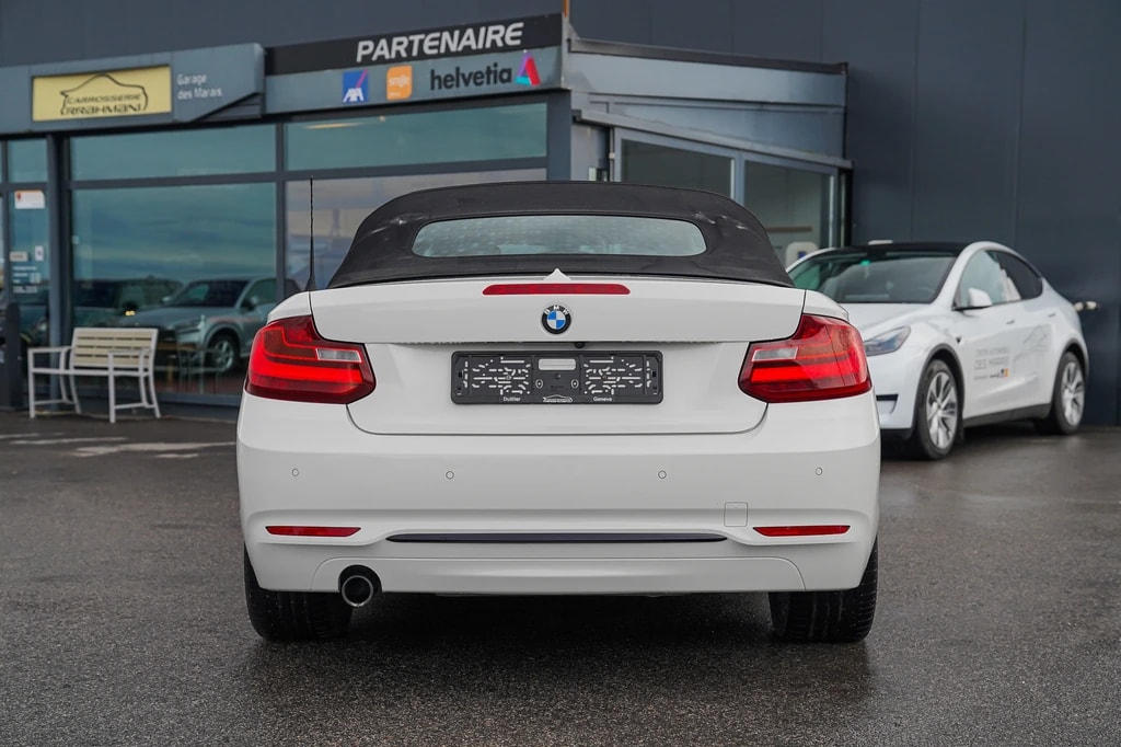 BMW 220i Sport Line Steptronic-image-4