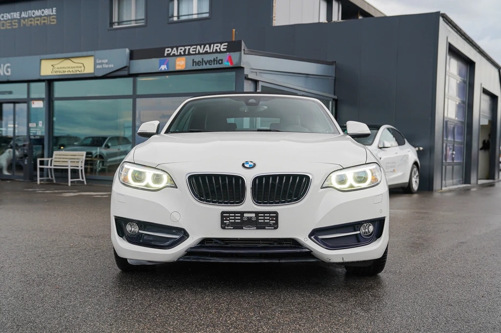 BMW 220i Sport Line Steptronic-showroom-element-1