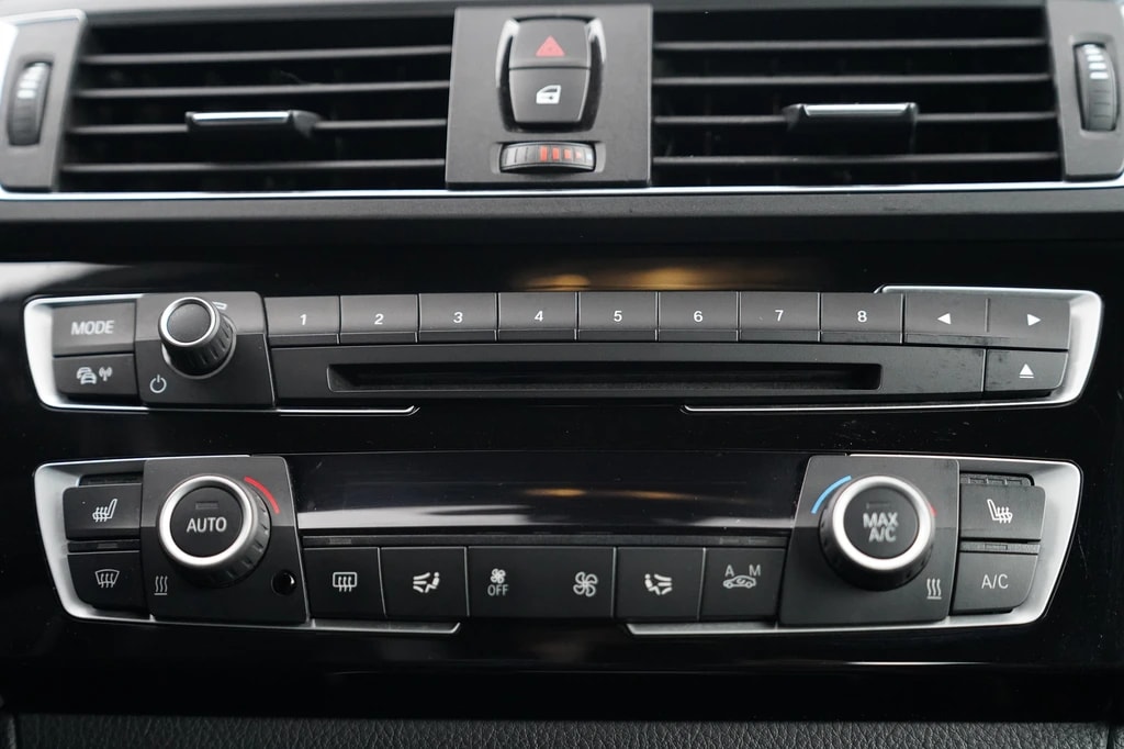 BMW 220i Sport Line Steptronic-image-19