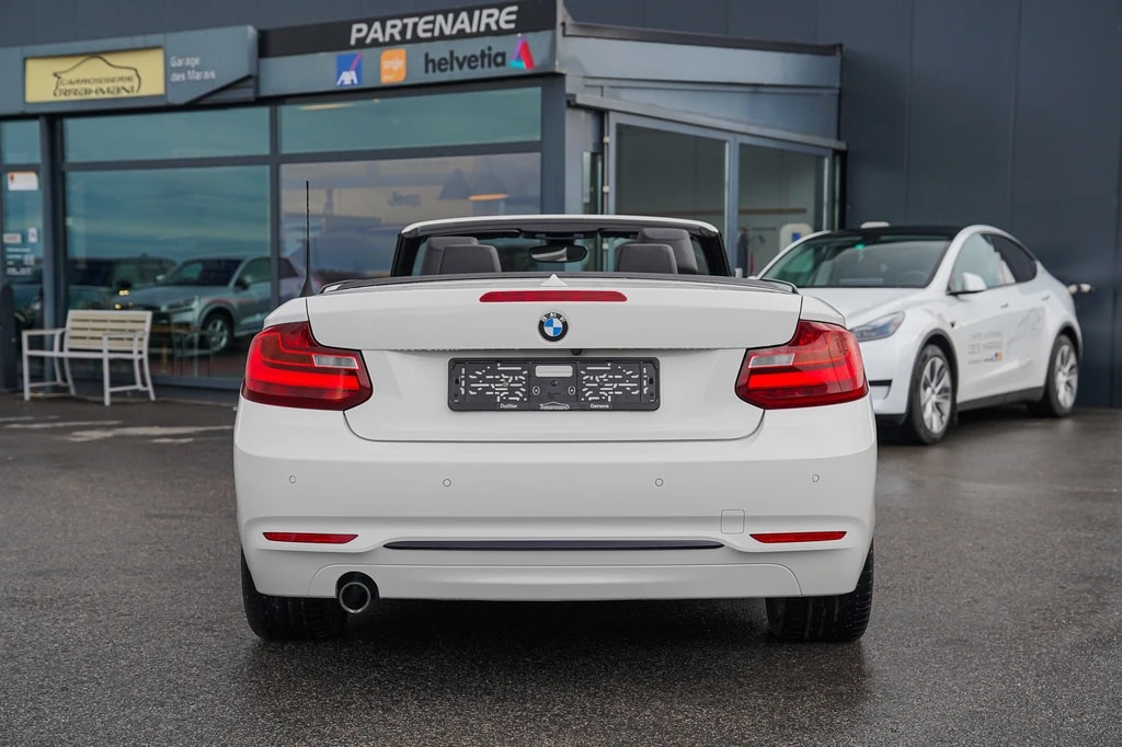 BMW 220i Sport Line Steptronic-image-5