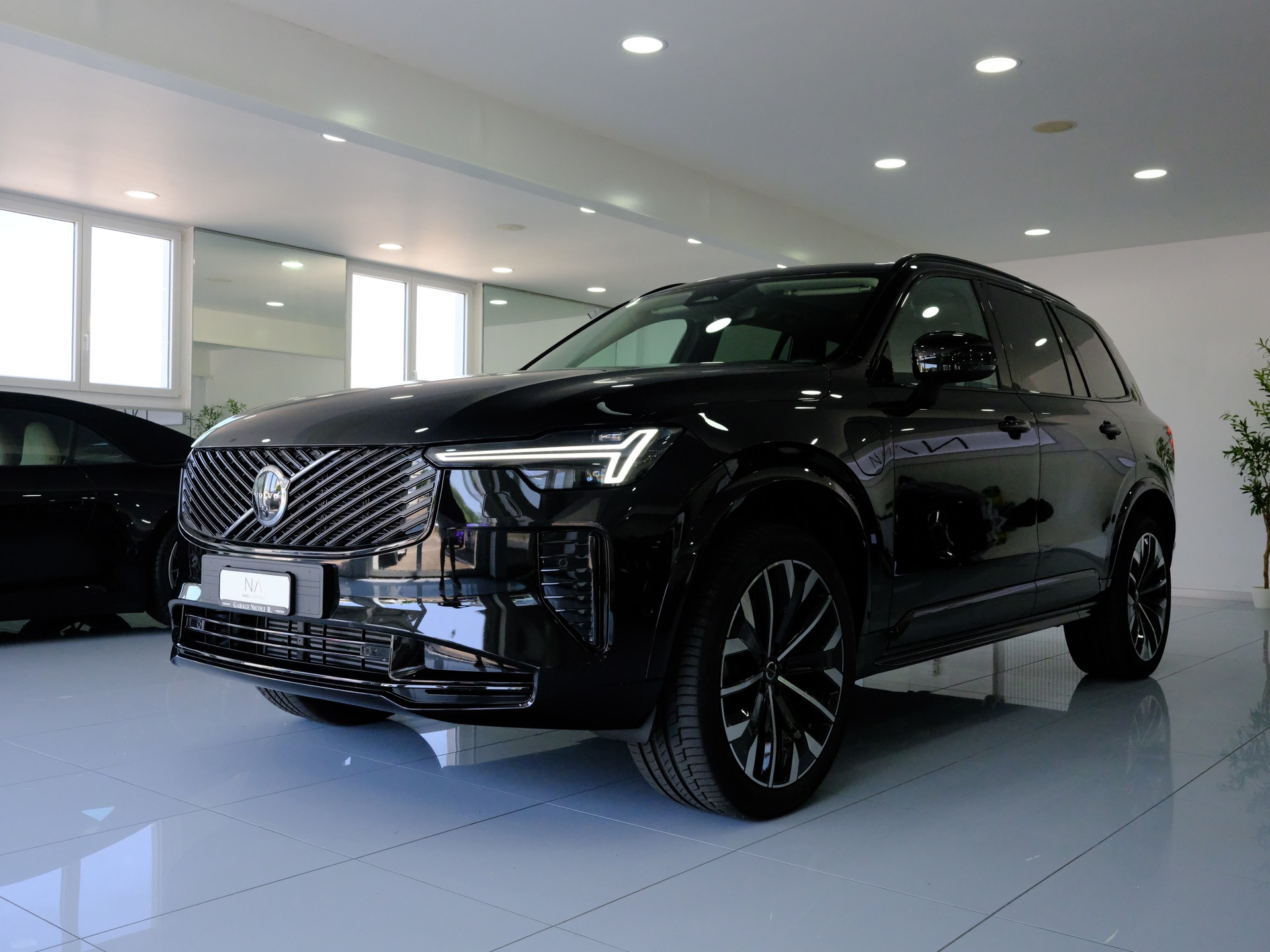 VOLVO XC90 T8 eAWD PluginHybrid Plus Dark Geartronic-showroom-element-3