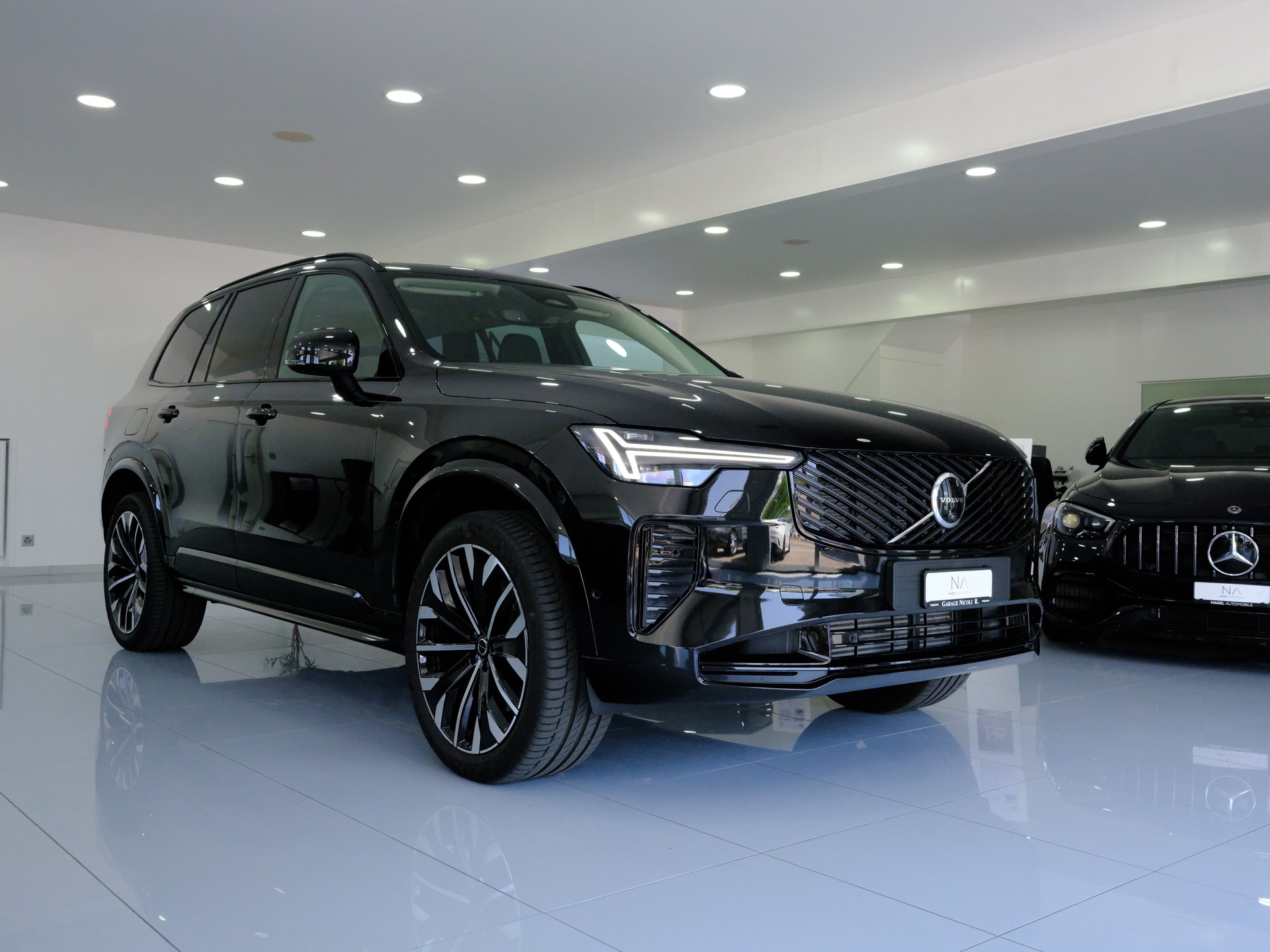 VOLVO XC90 T8 eAWD PluginHybrid Plus Dark Geartronic-showroom-element-1