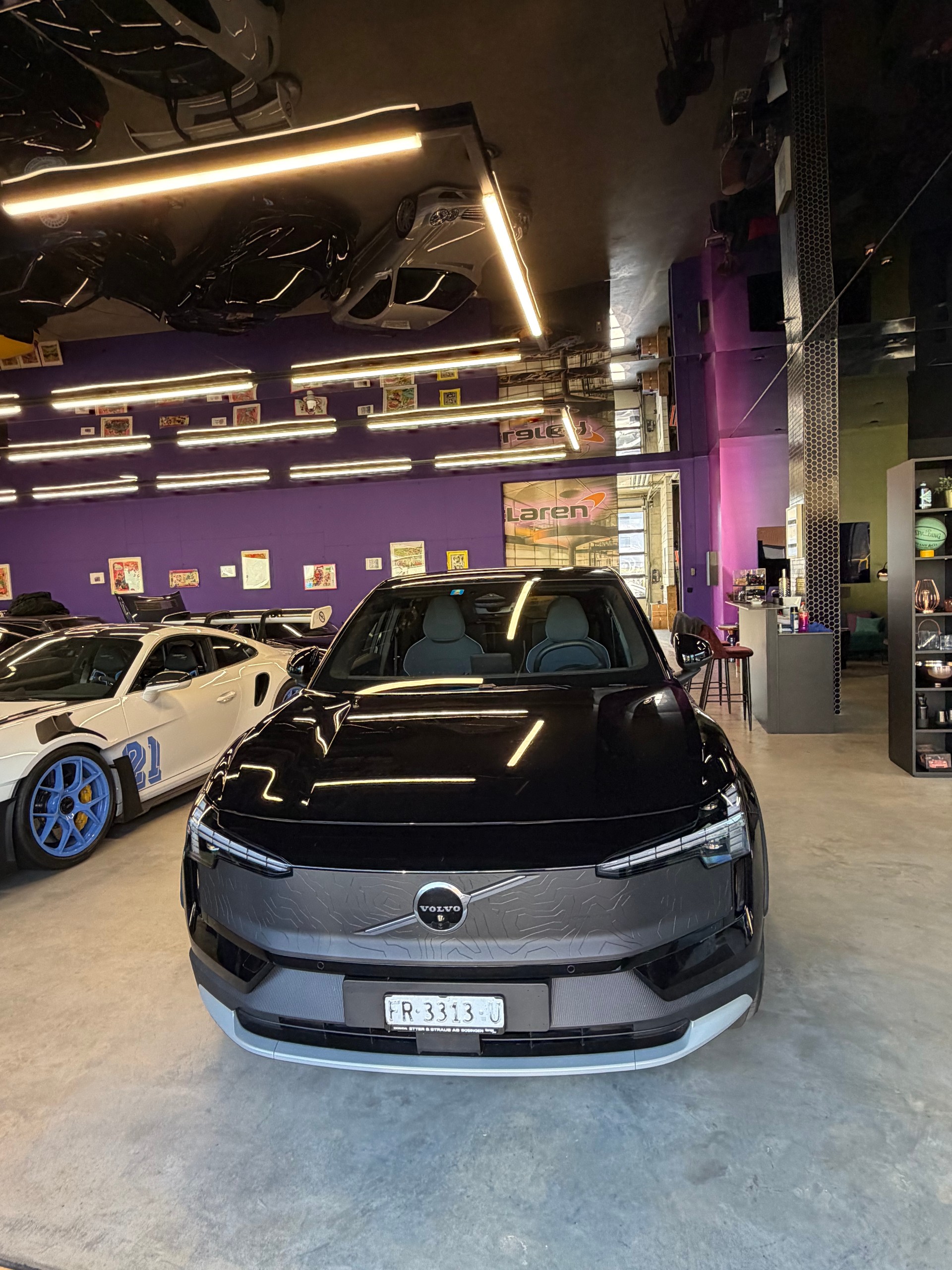 VOLVO EX30 Cross Country E60 69kWh Twin Performance AWD-showroom-element-1