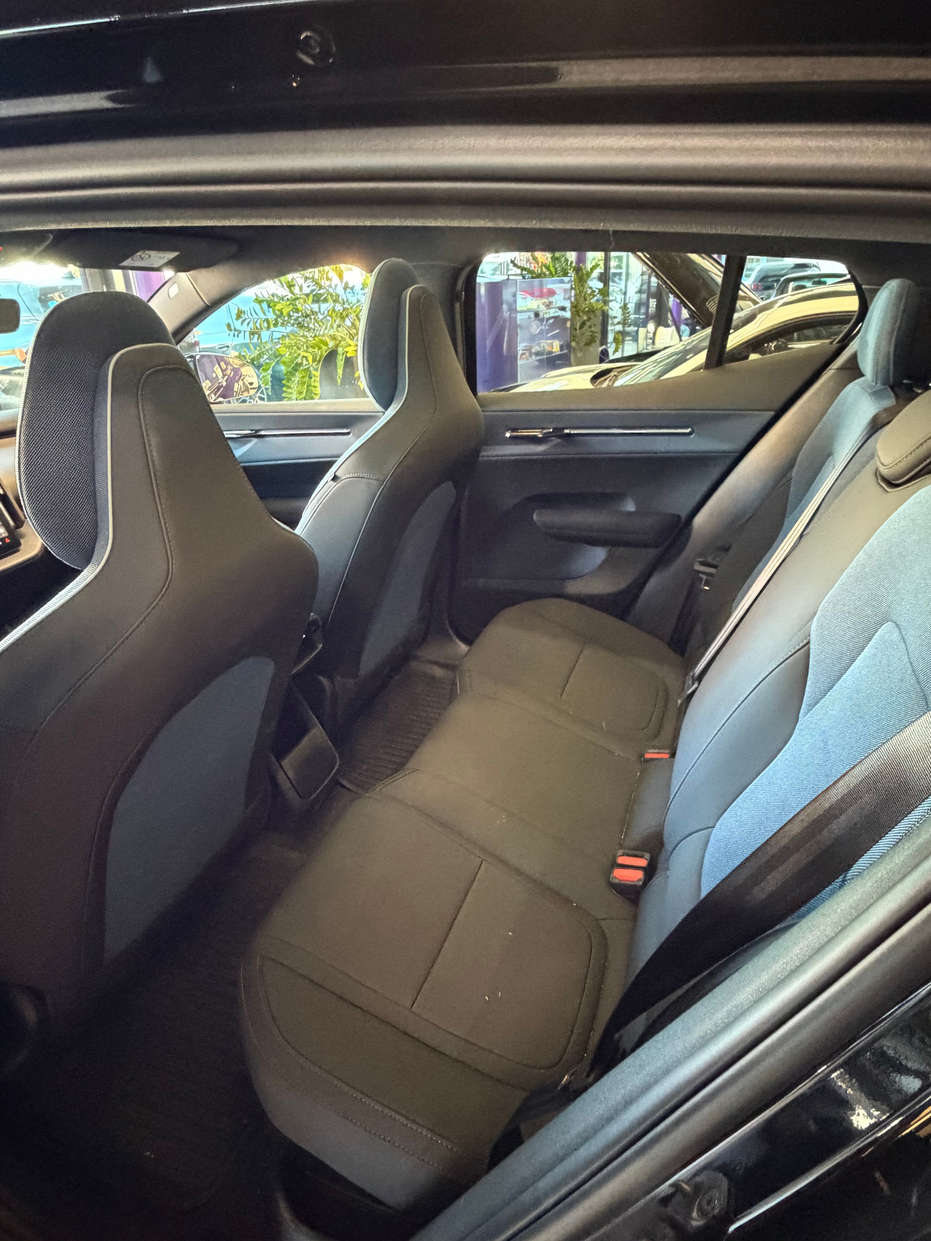 VOLVO EX30 Cross Country E60 69kWh Twin Performance AWD-image-9