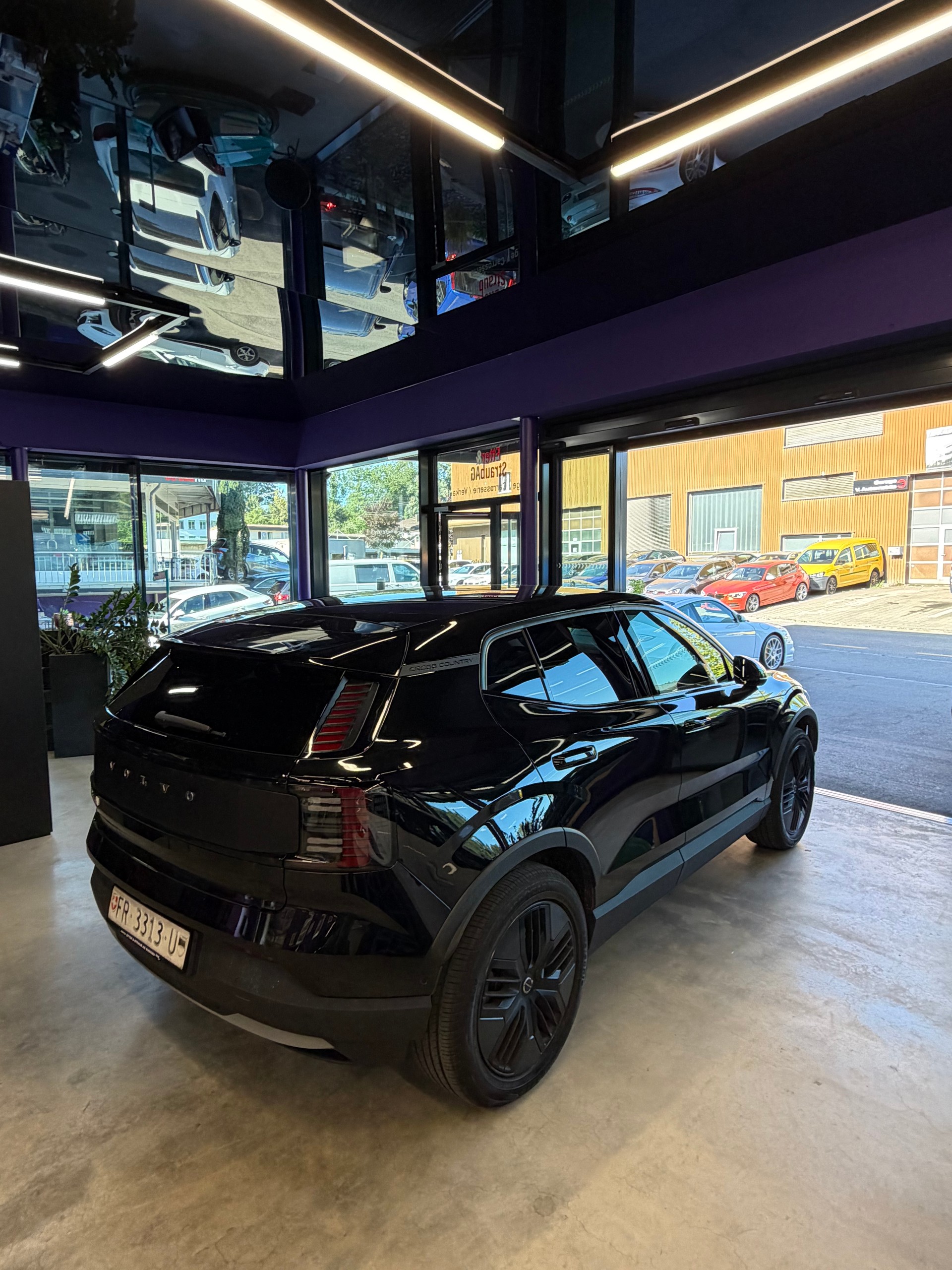 VOLVO EX30 Cross Country E60 69kWh Twin Performance AWD-image-5