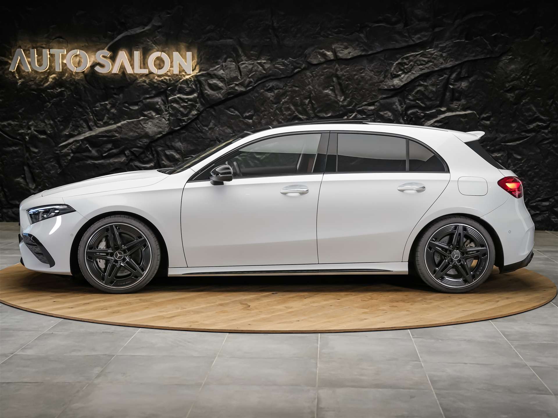 MERCEDES-BENZ A 35 AMG 4Matic 8G-DCT *Panorama*Assistenten*Multibeam-LED*-showroom-element-1