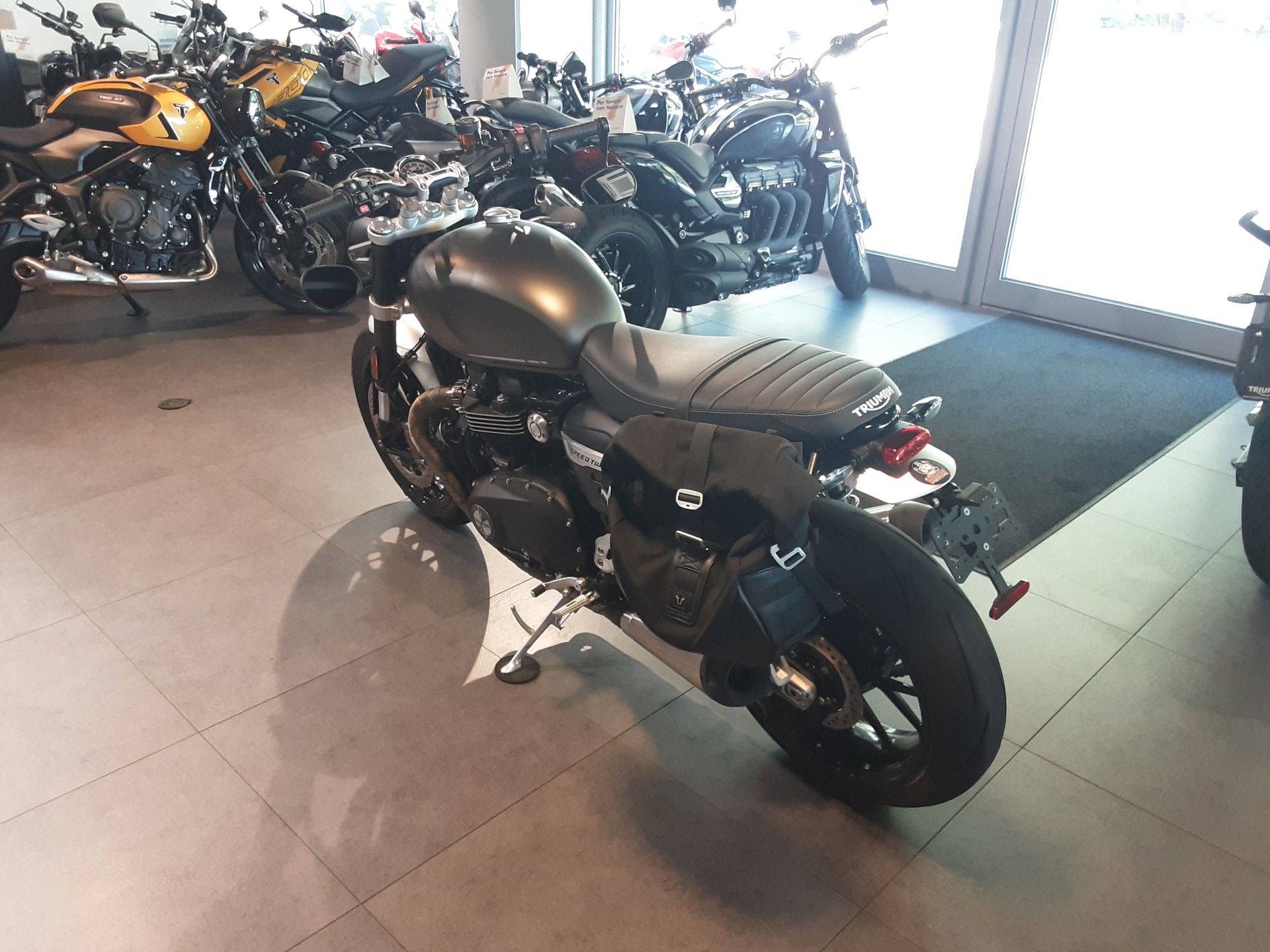 TRIUMPH Speed Twin 1200-image-5