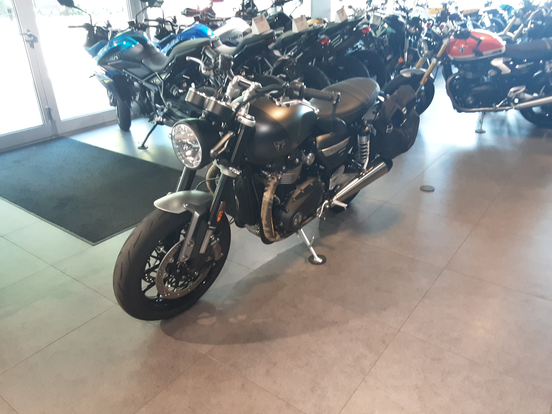 TRIUMPH Speed Twin 1200-image-3