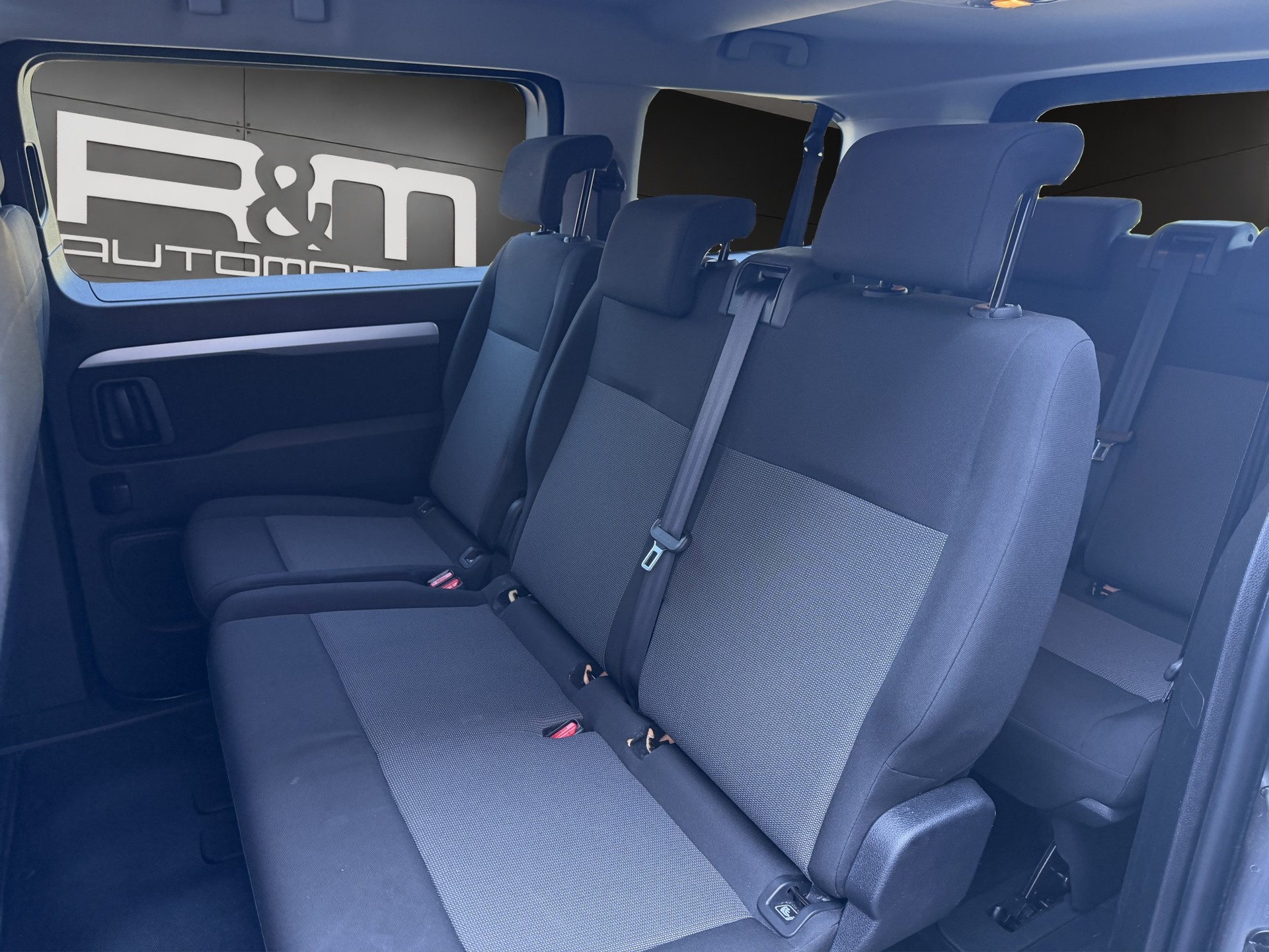 PEUGEOT Traveller 2.0 BlueHDi Business Standard EAT8-image-9