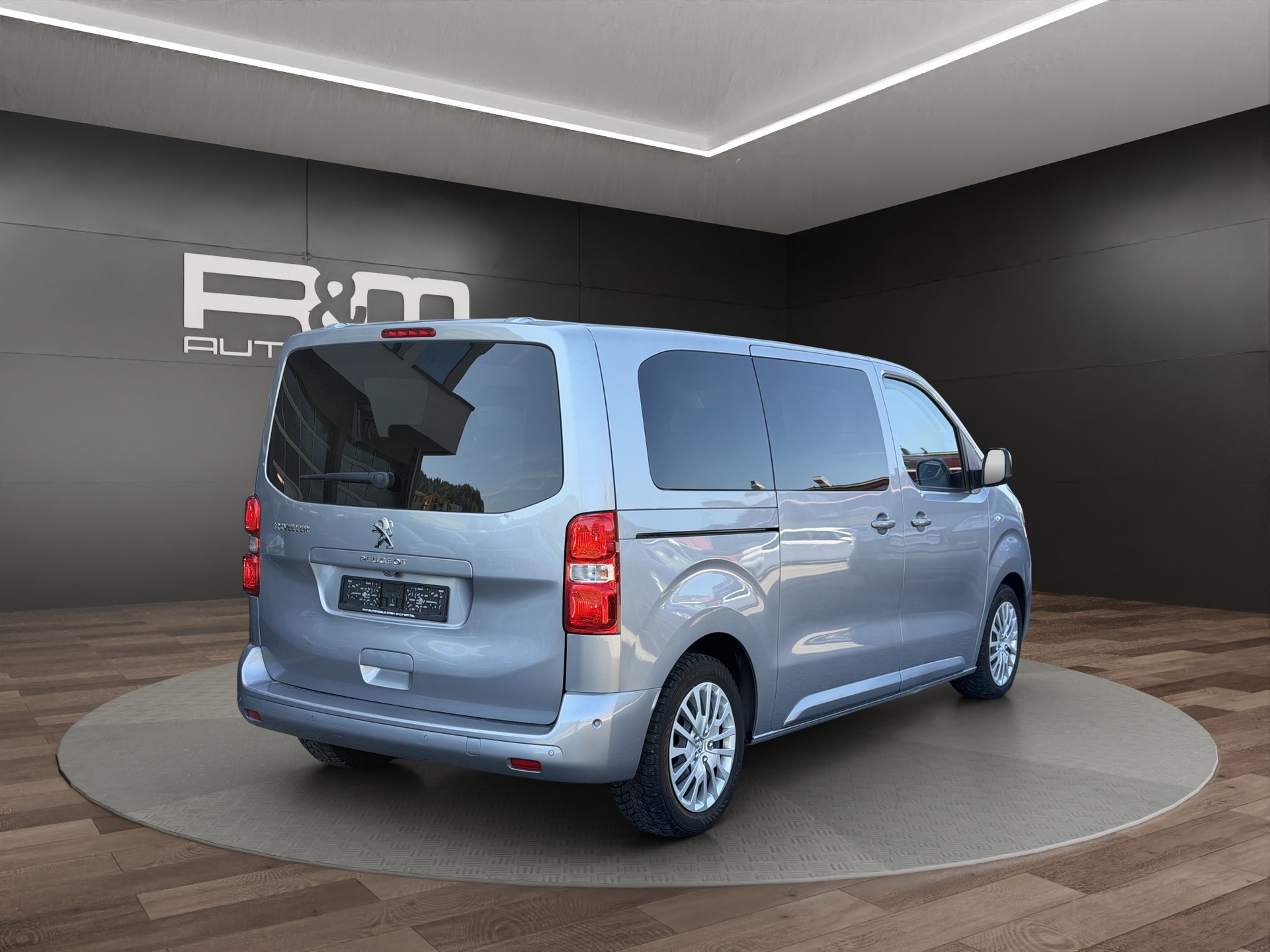 PEUGEOT Traveller 2.0 BlueHDi Business Standard EAT8-image-4