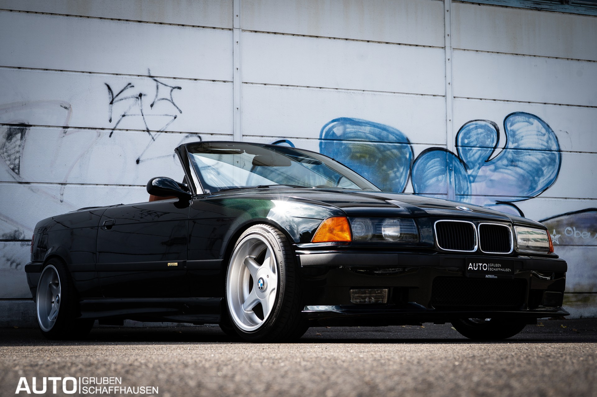 BMW 325i Cabrio-showroom-element-2