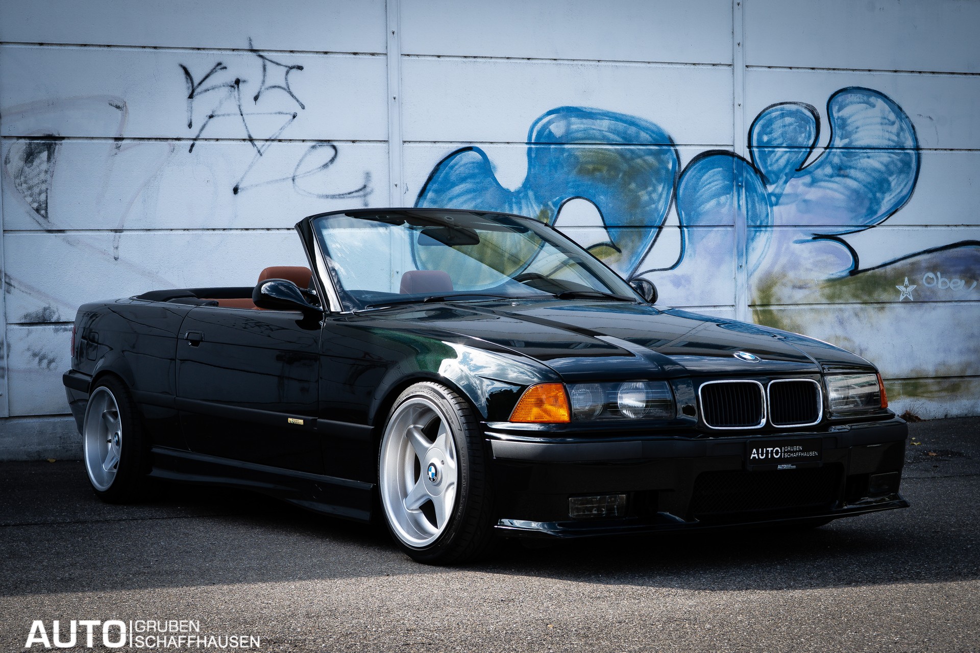 BMW 325i Cabrio-showroom-element-1