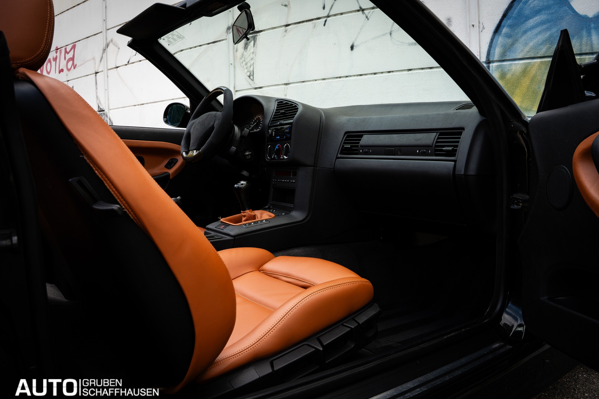 BMW 325i Cabrio-image-15