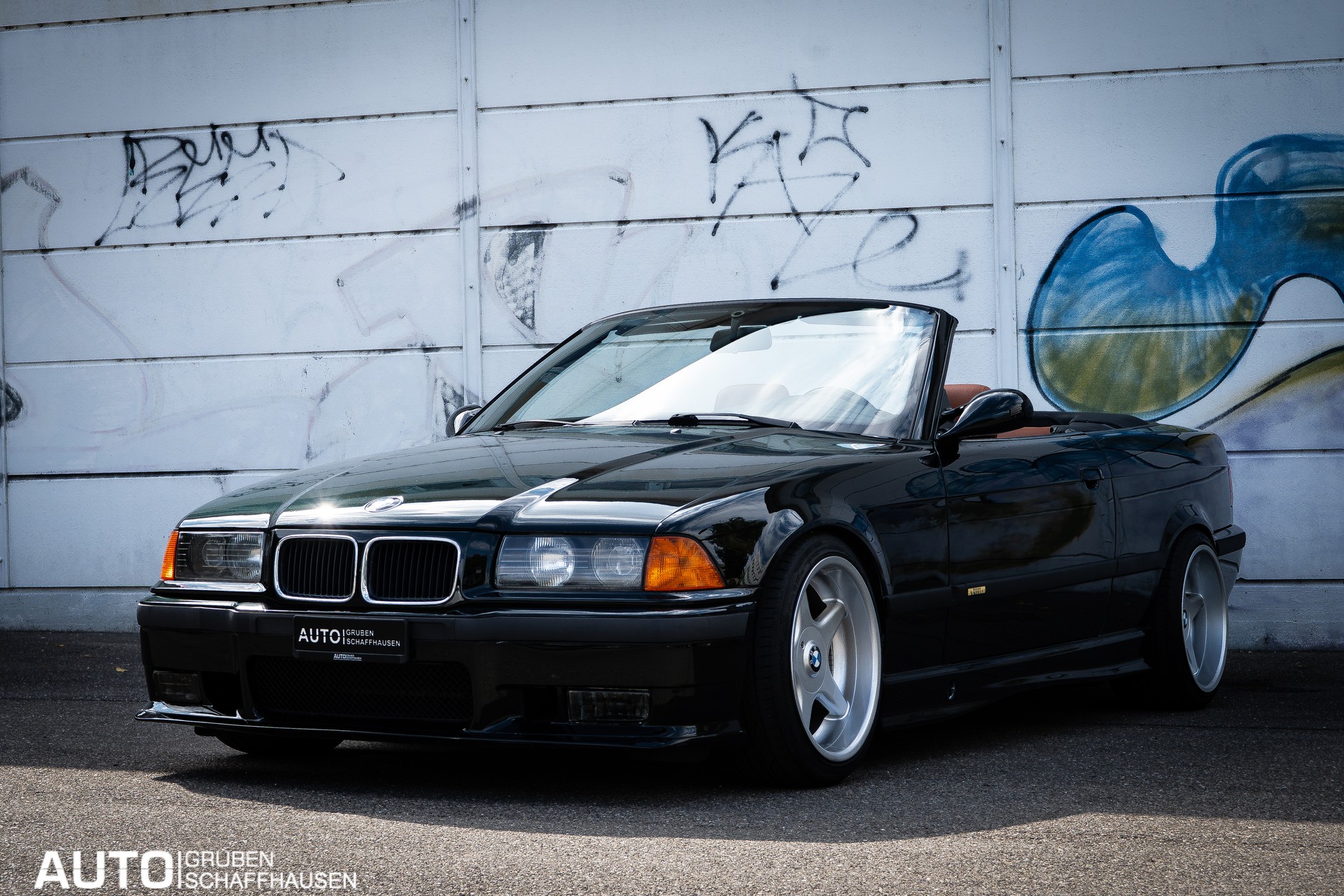 BMW 325i Cabrio-image-9