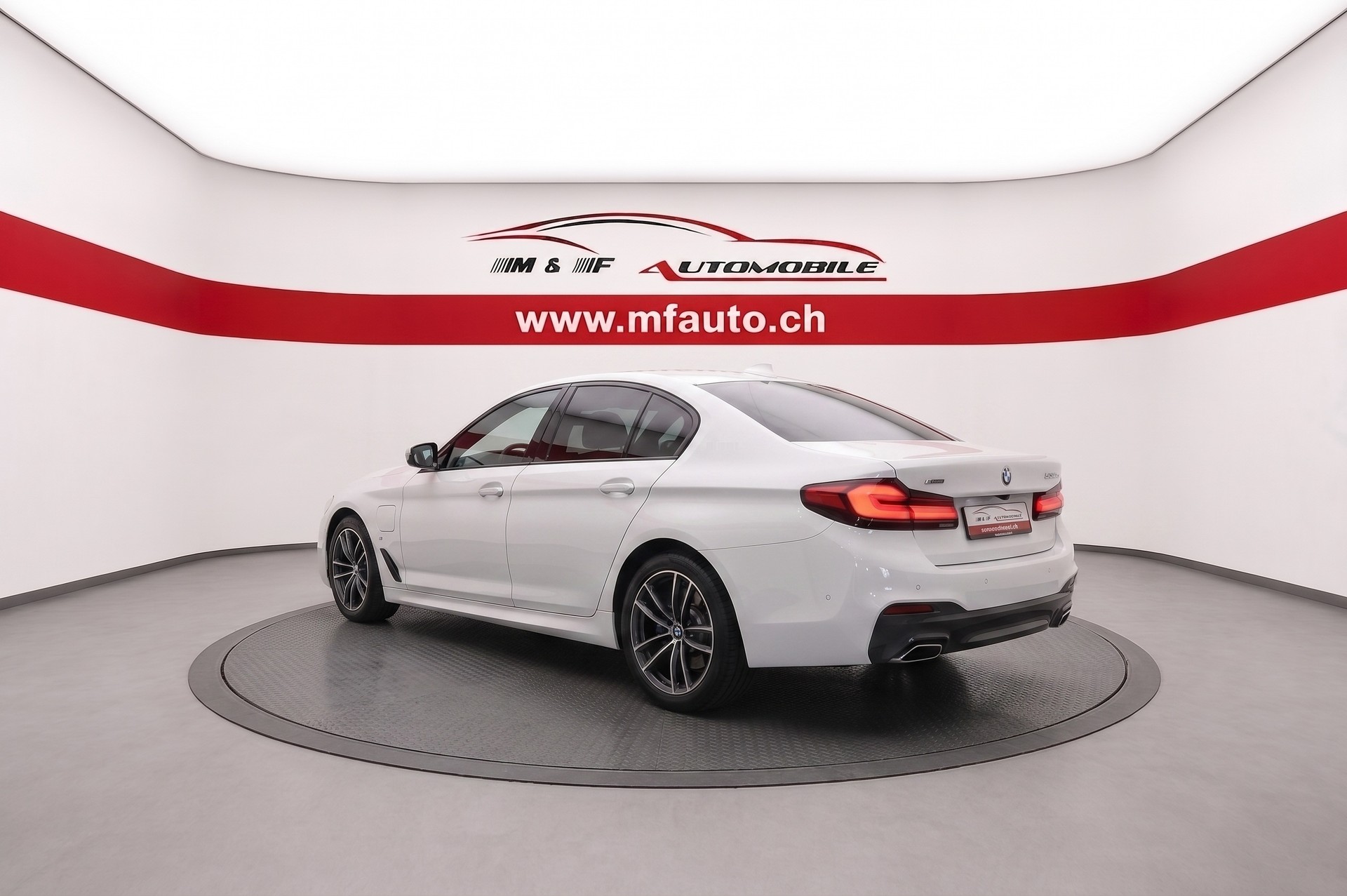 BMW 530e xDrive SAG M-SPORT PRO * CH FAHRZEUG AUS 1. HAND * Harman/Kardon * Parking Assistant Plus *-showroom-element-3