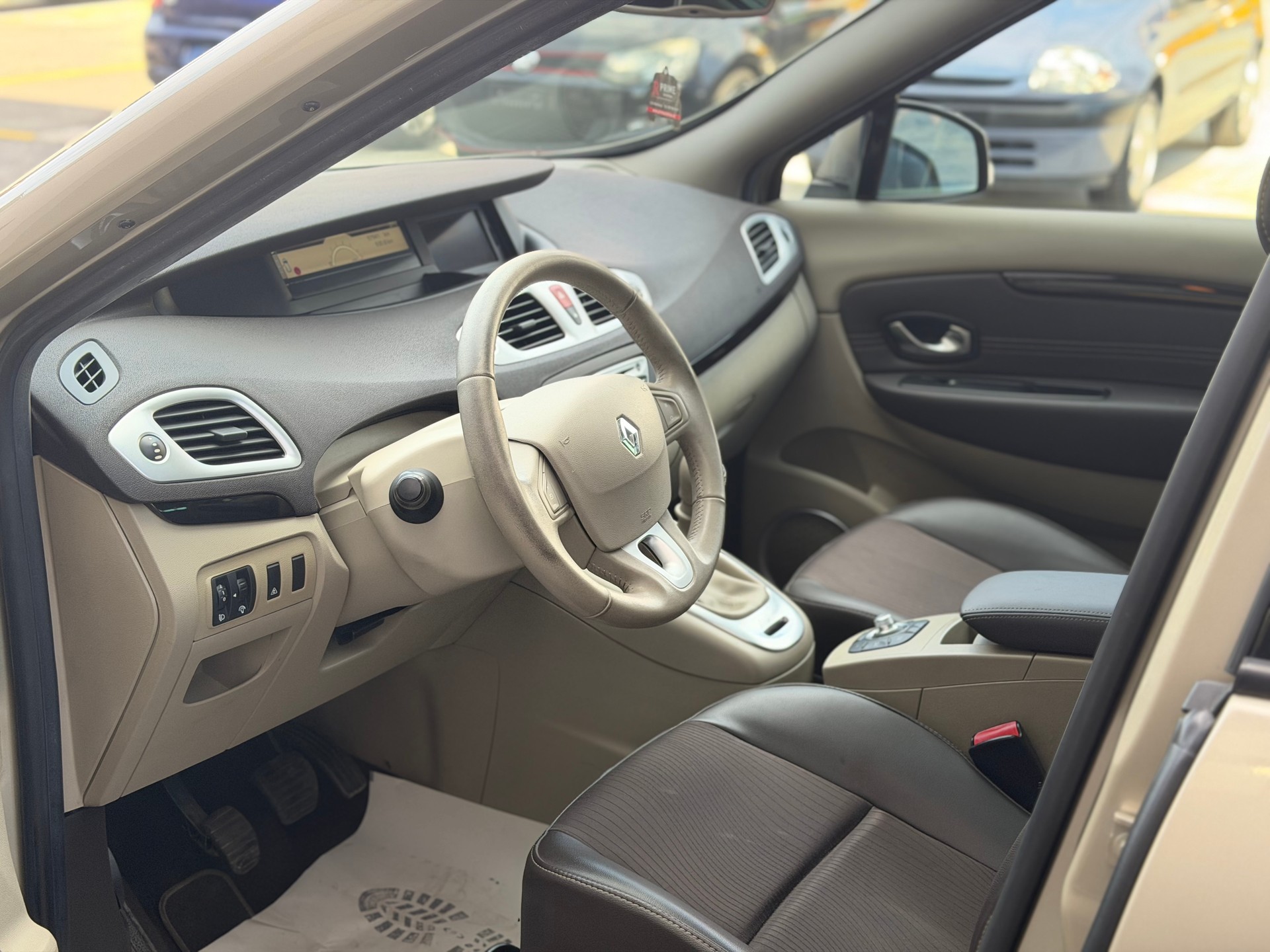 RENAULT Scénic 1.4 16V Turbo Expression-image-5