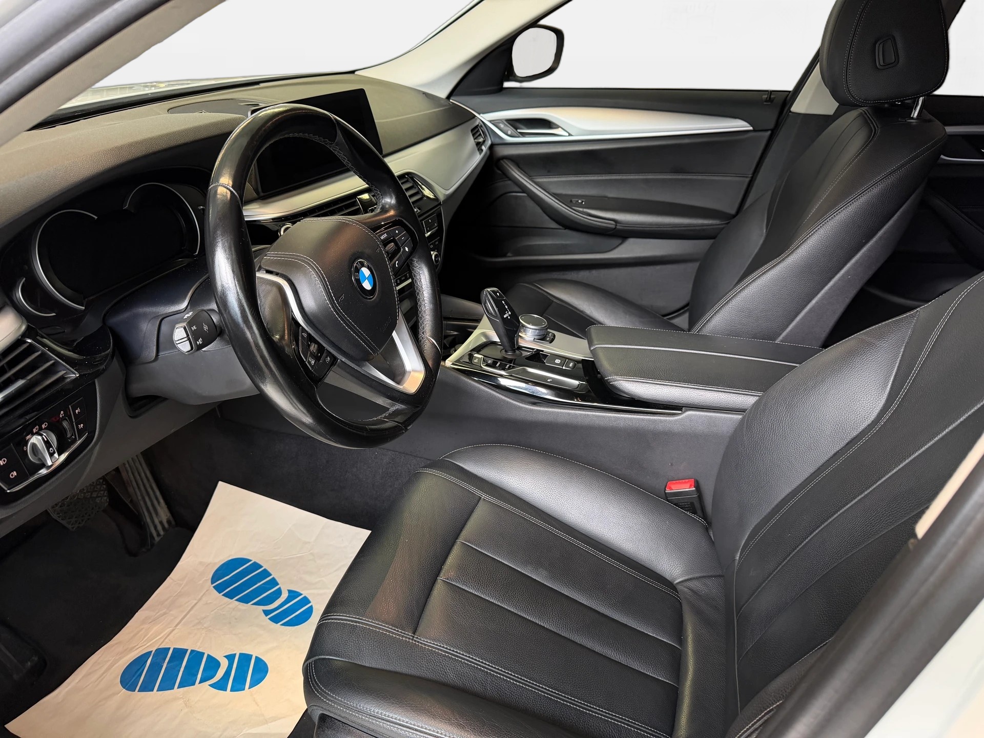BMW 520d Steptronic | Frisch MFK | Navi | Adaptiv LED | Driving Assistant-image-7
