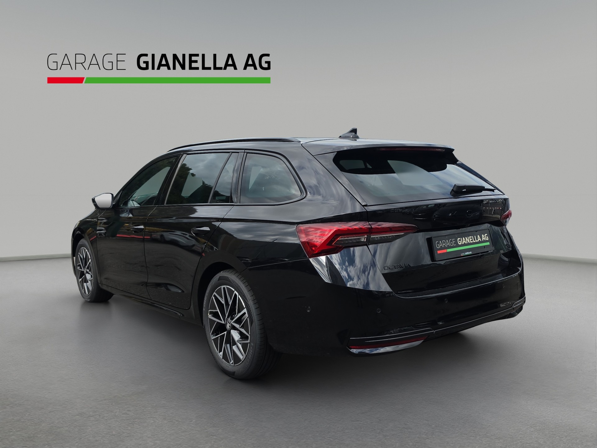 SKODA Octavia Combi 2.0 TSI DSG Dynamic 4x4-showroom-element-2