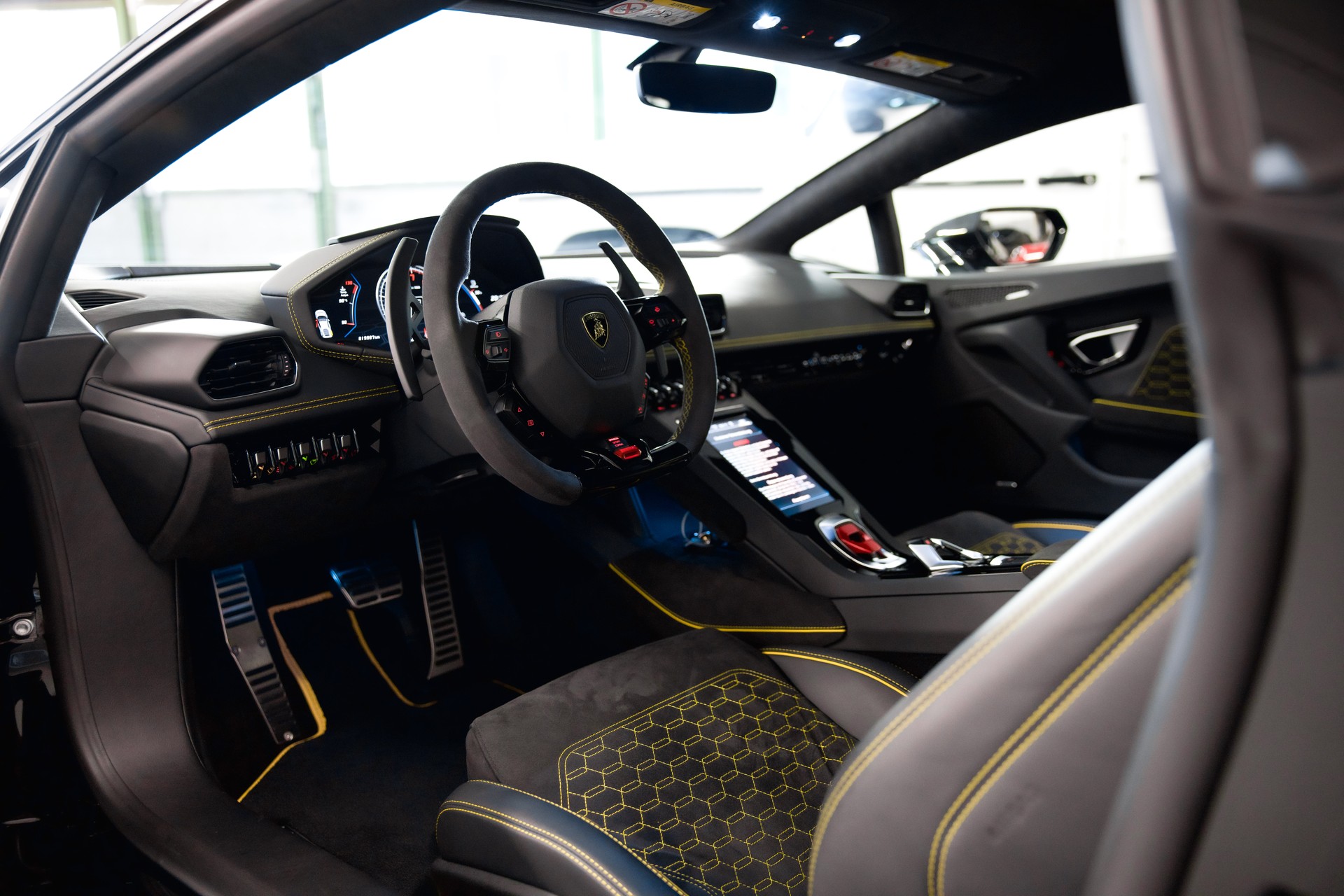 LAMBORGHINI Huracan EVO Coupé DCT-image-17