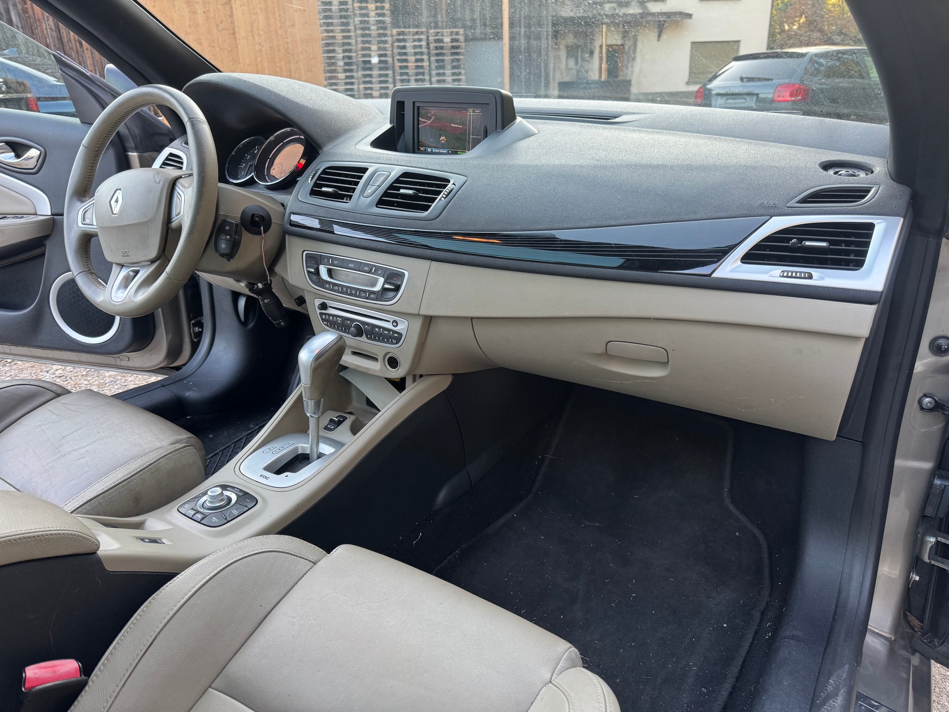 RENAULT Mégane CC 1.5 dCi EDC-image-7
