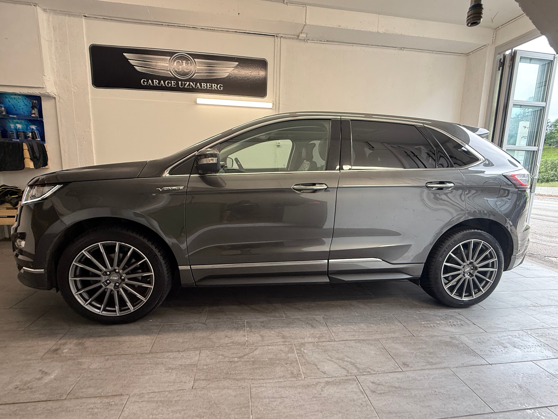 FORD Edge 2.0 TDCi Vignale 4WD PowerShift Ab 230.- pro Monat Sitheizung / Belüftung Panoramdach-showroom-element-1
