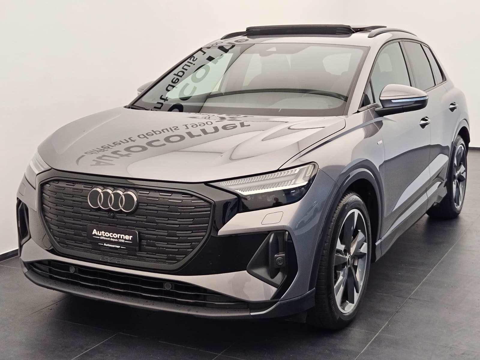 AUDI Q4 e-tron 50 quattro-showroom-element-2