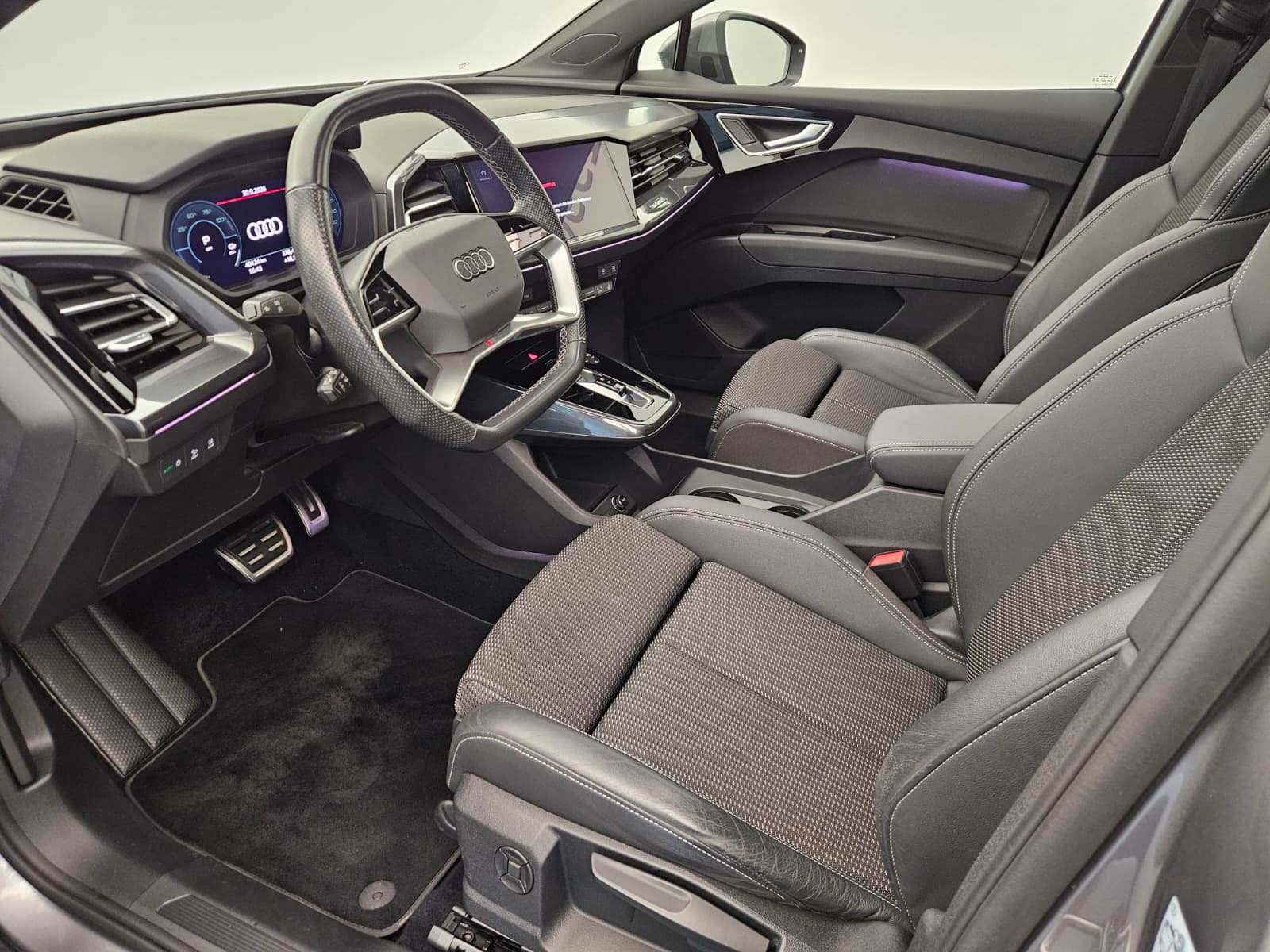 AUDI Q4 e-tron 50 quattro-image-10