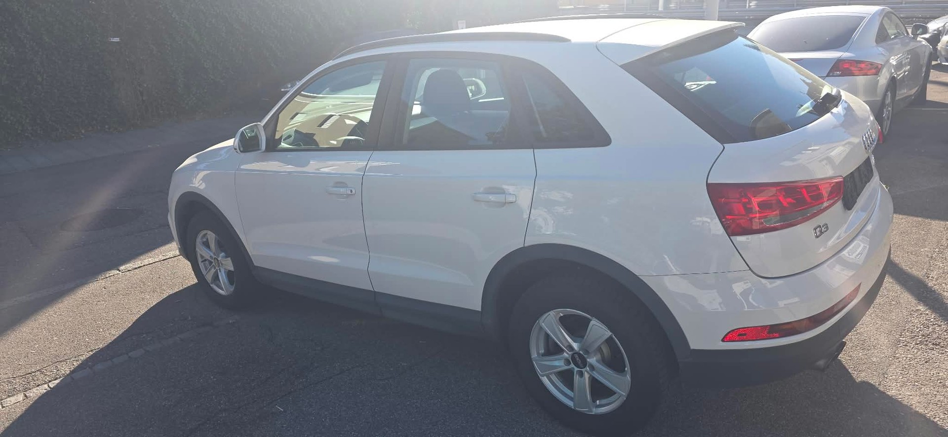 AUDI Q3 2.0 TFSI quattro S-tronic-showroom-element-3
